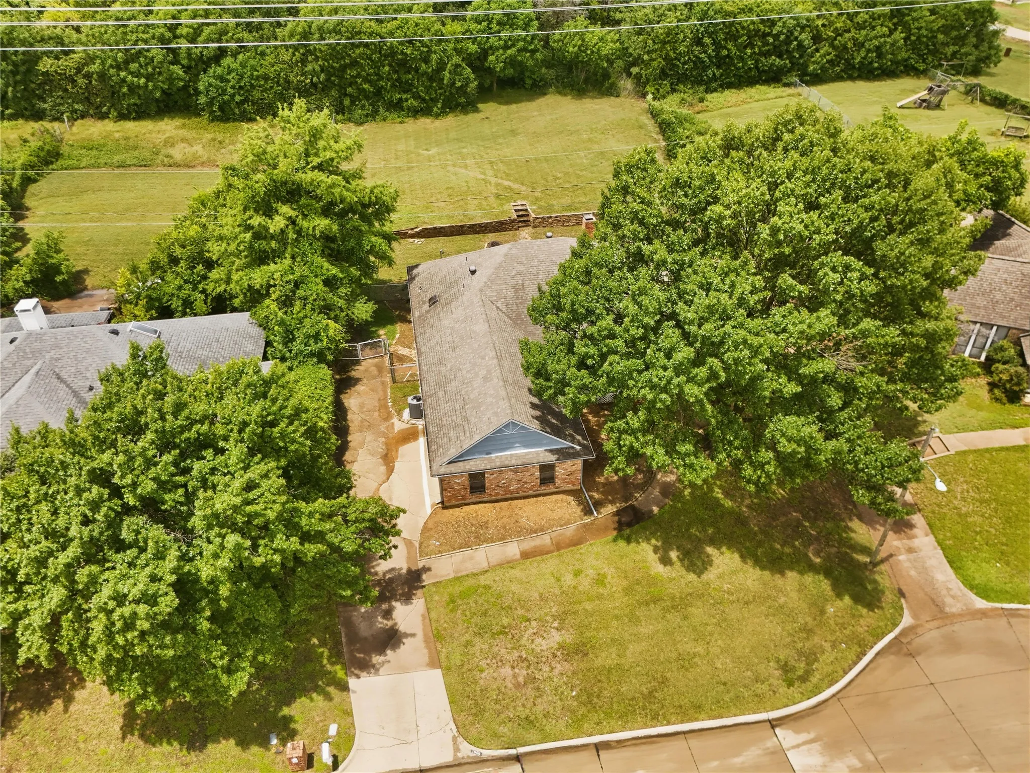 Single Family Residence For Sale in Dallas County , 1905 Wedgewood Drive, Grand Prairie, Texas 75050, 3 Bedroom, 2 Bathroom, 2 Garage spaces, 1,945 Sqft, built in 1982, mls#21295147, Real Estate Agent in Grand Prairie, Homes For Sale in Dallas county, Homes For Sale in Grand Prairie, Realtor in Grand Prairie Texas, Real Estate Brokerage Independent Realty Texas, Luminita Cordes Realtor