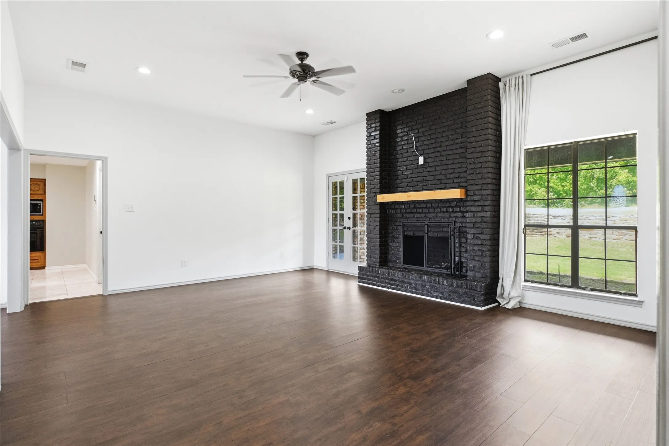 Single Family Residence For Sale in Dallas County , 1905 Wedgewood Drive, Grand Prairie, Texas 75050, 3 Bedroom, 2 Bathroom, 2 Garage spaces, 1,945 Sqft, built in 1982, mls#21295147, Real Estate Agent in Grand Prairie, Homes For Sale in Dallas county, Homes For Sale in Grand Prairie, Realtor in Grand Prairie Texas, Real Estate Brokerage Independent Realty Texas, Luminita Cordes Realtor