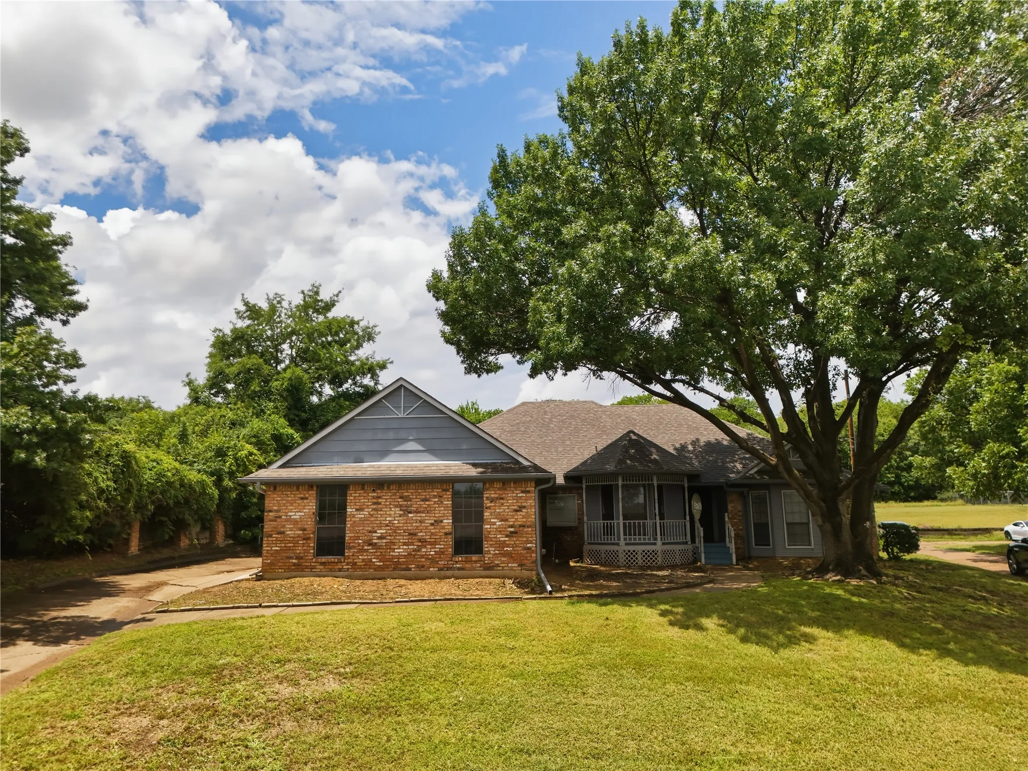 Single Family Residence For Sale in Dallas County , 1905 Wedgewood Drive, Grand Prairie, Texas 75050, 3 Bedroom, 2 Bathroom, 2 Garage spaces, 1,945 Sqft, built in 1982, mls#21295147, Real Estate Agent in Grand Prairie, Homes For Sale in Dallas county, Homes For Sale in Grand Prairie, Realtor in Grand Prairie Texas, Real Estate Brokerage Independent Realty Texas, Luminita Cordes Realtor