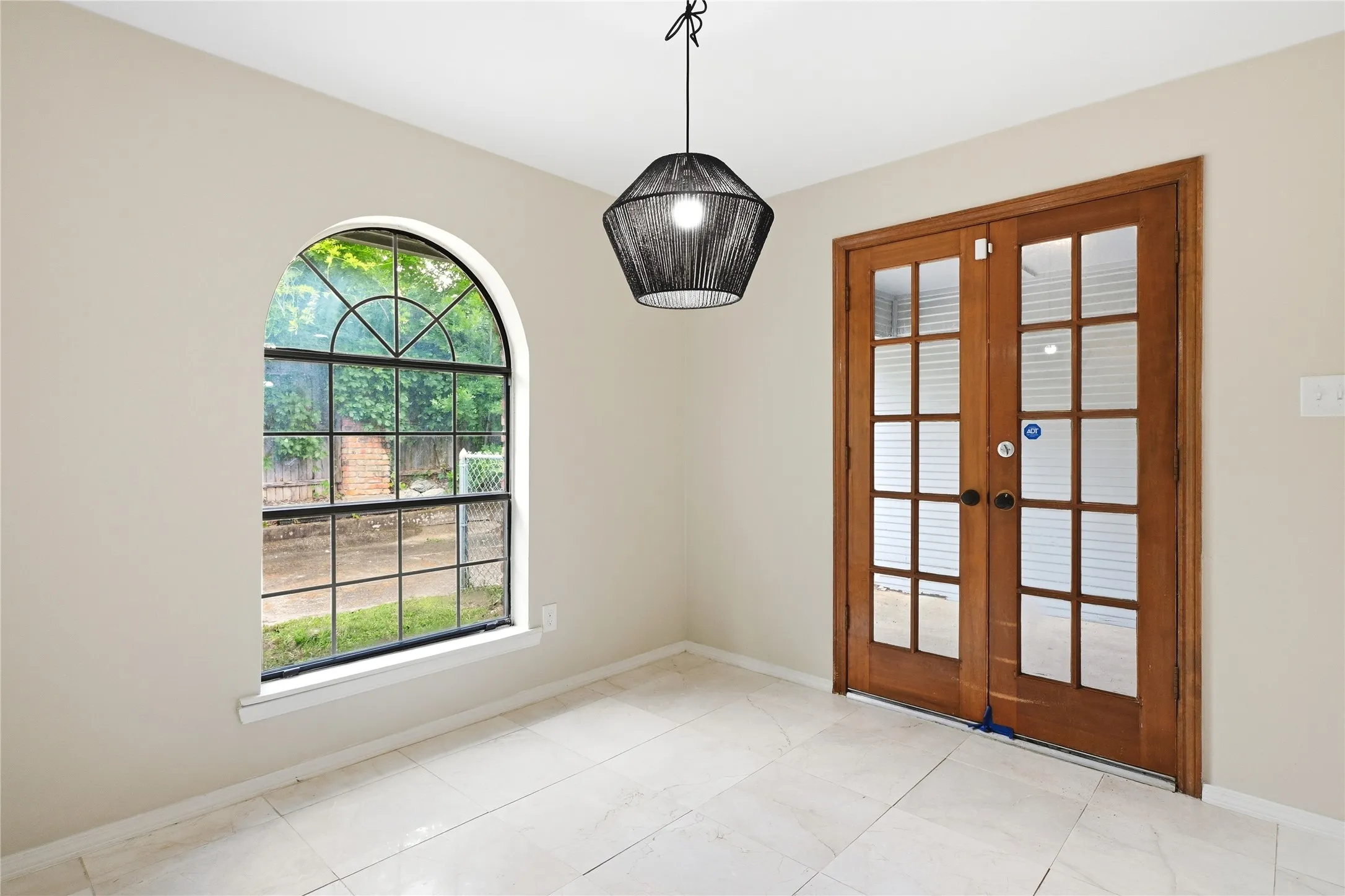 Single Family Residence For Sale in Dallas County , 1905 Wedgewood Drive, Grand Prairie, Texas 75050, 3 Bedroom, 2 Bathroom, 2 Garage spaces, 1,945 Sqft, built in 1982, mls#21295147, Real Estate Agent in Grand Prairie, Homes For Sale in Dallas county, Homes For Sale in Grand Prairie, Realtor in Grand Prairie Texas, Real Estate Brokerage Independent Realty Texas, Luminita Cordes Realtor