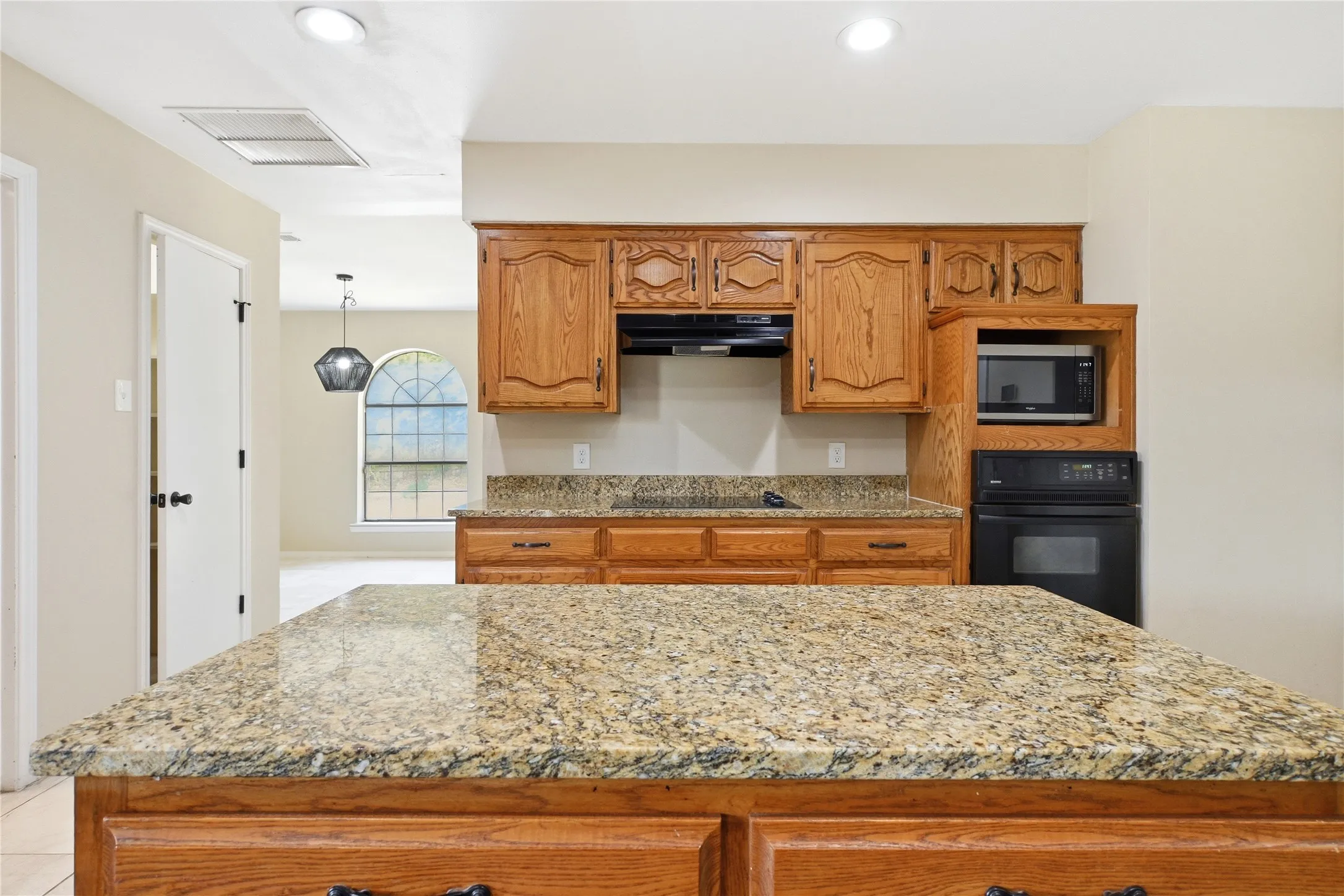 Single Family Residence For Sale in Dallas County , 1905 Wedgewood Drive, Grand Prairie, Texas 75050, 3 Bedroom, 2 Bathroom, 2 Garage spaces, 1,945 Sqft, built in 1982, mls#21295147, Real Estate Agent in Grand Prairie, Homes For Sale in Dallas county, Homes For Sale in Grand Prairie, Realtor in Grand Prairie Texas, Real Estate Brokerage Independent Realty Texas, Luminita Cordes Realtor