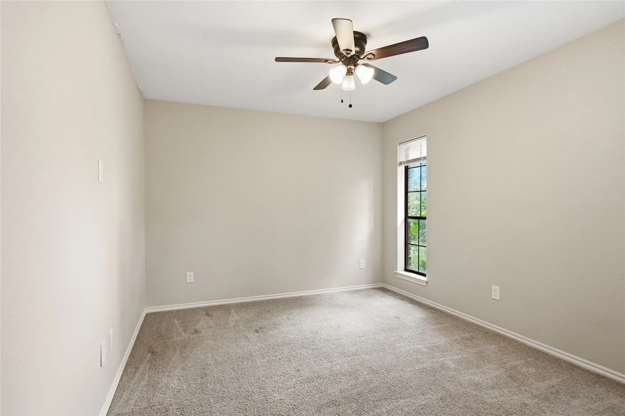 Single Family Residence For Sale in Dallas County , 1905 Wedgewood Drive, Grand Prairie, Texas 75050, 3 Bedroom, 2 Bathroom, 2 Garage spaces, 1,945 Sqft, built in 1982, mls#21295147, Real Estate Agent in Grand Prairie, Homes For Sale in Dallas county, Homes For Sale in Grand Prairie, Realtor in Grand Prairie Texas, Real Estate Brokerage Independent Realty Texas, Luminita Cordes Realtor