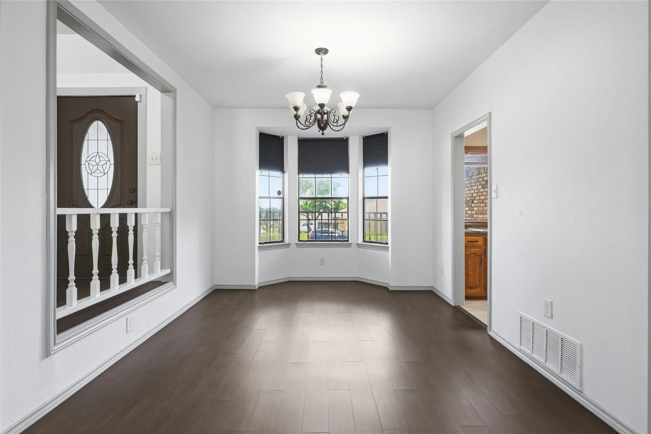 Single Family Residence For Sale in Dallas County , 1905 Wedgewood Drive, Grand Prairie, Texas 75050, 3 Bedroom, 2 Bathroom, 2 Garage spaces, 1,945 Sqft, built in 1982, mls#21295147, Real Estate Agent in Grand Prairie, Homes For Sale in Dallas county, Homes For Sale in Grand Prairie, Realtor in Grand Prairie Texas, Real Estate Brokerage Independent Realty Texas, Luminita Cordes Realtor