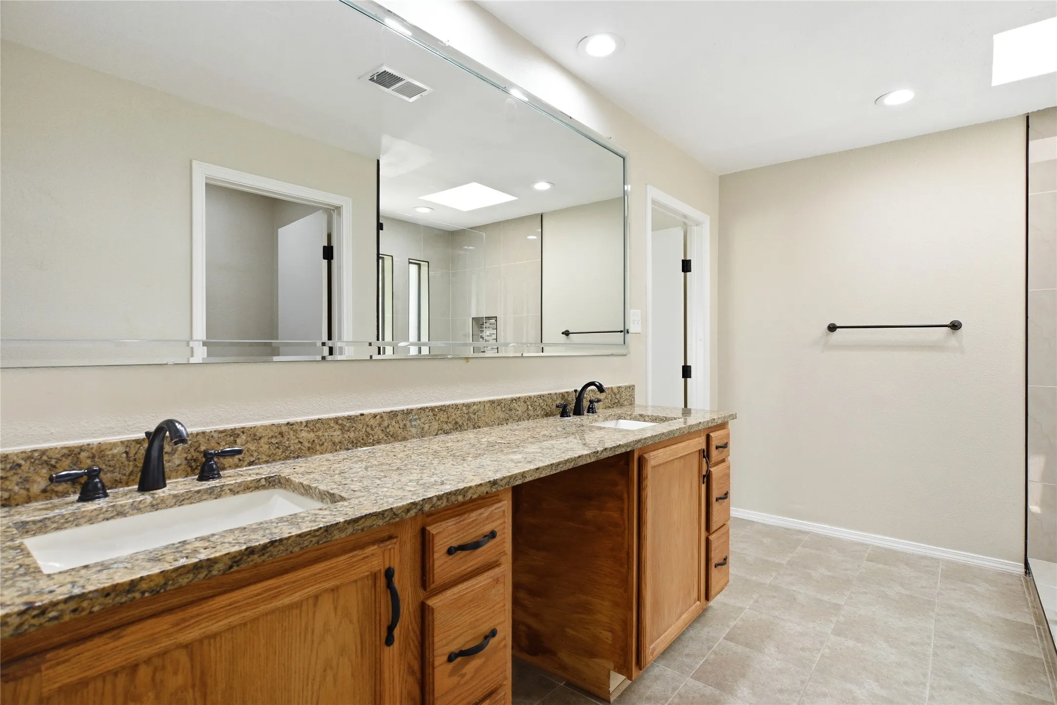 Single Family Residence For Sale in Dallas County , 1905 Wedgewood Drive, Grand Prairie, Texas 75050, 3 Bedroom, 2 Bathroom, 2 Garage spaces, 1,945 Sqft, built in 1982, mls#21295147, Real Estate Agent in Grand Prairie, Homes For Sale in Dallas county, Homes For Sale in Grand Prairie, Realtor in Grand Prairie Texas, Real Estate Brokerage Independent Realty Texas, Luminita Cordes Realtor