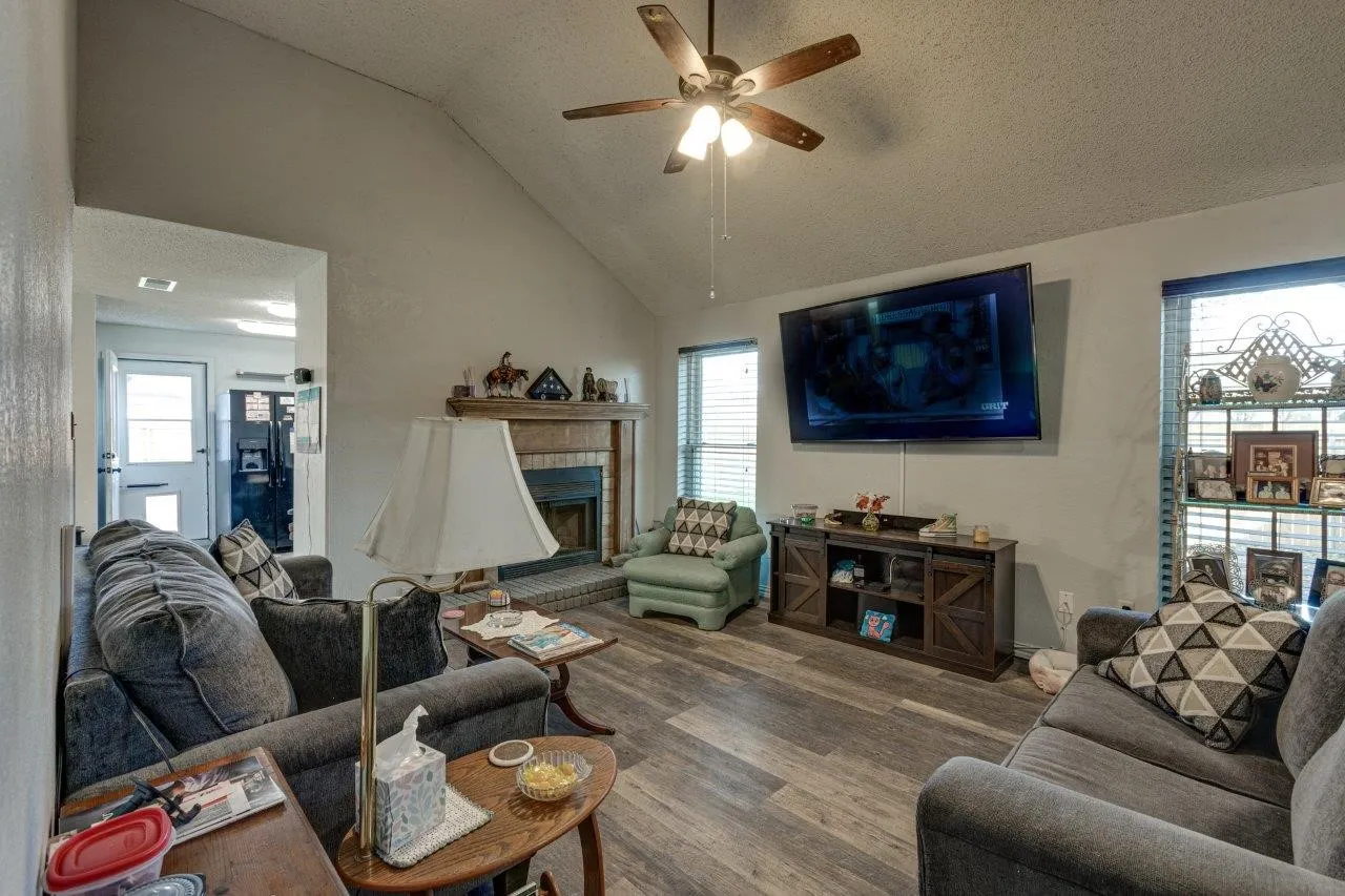 Single Family Residence For Sale in Dallas County , 613 Purple Sage Trail, Mesquite, Texas 75149, 3 Bedroom, 2 Bathroom, 2 Garage spaces, 1,241 Sqft, built in 1983, mls#21296501, Real Estate Agent in Mesquite, Homes For Sale in Dallas county, Homes For Sale in Mesquite, Realtor in Mesquite Texas, Real Estate Brokerage Independent Realty Texas, Luminita Cordes Realtor