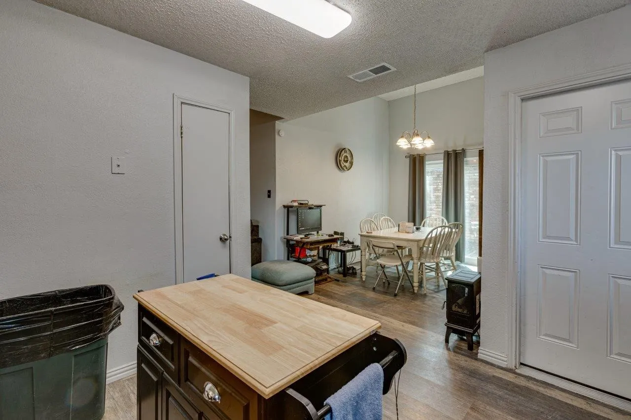 Single Family Residence For Sale in Dallas County , 613 Purple Sage Trail, Mesquite, Texas 75149, 3 Bedroom, 2 Bathroom, 2 Garage spaces, 1,241 Sqft, built in 1983, mls#21296501, Real Estate Agent in Mesquite, Homes For Sale in Dallas county, Homes For Sale in Mesquite, Realtor in Mesquite Texas, Real Estate Brokerage Independent Realty Texas, Luminita Cordes Realtor