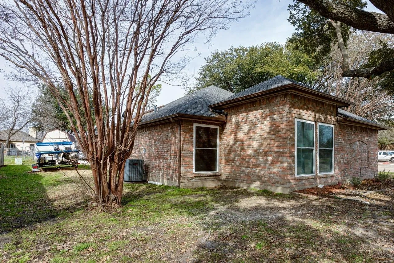 Single Family Residence For Sale in Dallas County , 613 Purple Sage Trail, Mesquite, Texas 75149, 3 Bedroom, 2 Bathroom, 2 Garage spaces, 1,241 Sqft, built in 1983, mls#21296501, Real Estate Agent in Mesquite, Homes For Sale in Dallas county, Homes For Sale in Mesquite, Realtor in Mesquite Texas, Real Estate Brokerage Independent Realty Texas, Luminita Cordes Realtor