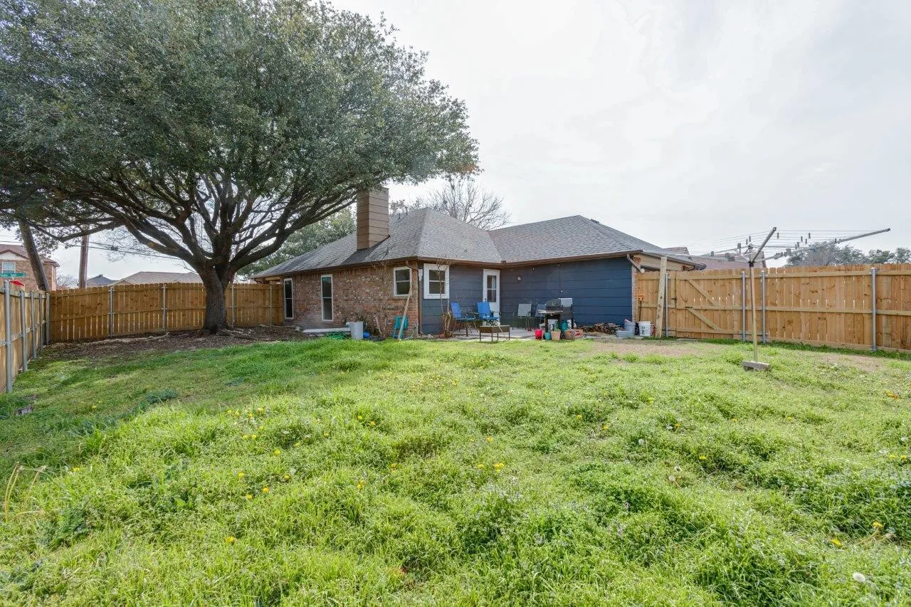 Single Family Residence For Sale in Dallas County , 613 Purple Sage Trail, Mesquite, Texas 75149, 3 Bedroom, 2 Bathroom, 2 Garage spaces, 1,241 Sqft, built in 1983, mls#21296501, Real Estate Agent in Mesquite, Homes For Sale in Dallas county, Homes For Sale in Mesquite, Realtor in Mesquite Texas, Real Estate Brokerage Independent Realty Texas, Luminita Cordes Realtor