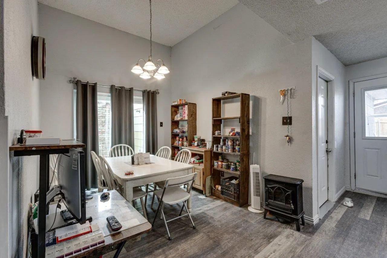 Single Family Residence For Sale in Dallas County , 613 Purple Sage Trail, Mesquite, Texas 75149, 3 Bedroom, 2 Bathroom, 2 Garage spaces, 1,241 Sqft, built in 1983, mls#21296501, Real Estate Agent in Mesquite, Homes For Sale in Dallas county, Homes For Sale in Mesquite, Realtor in Mesquite Texas, Real Estate Brokerage Independent Realty Texas, Luminita Cordes Realtor