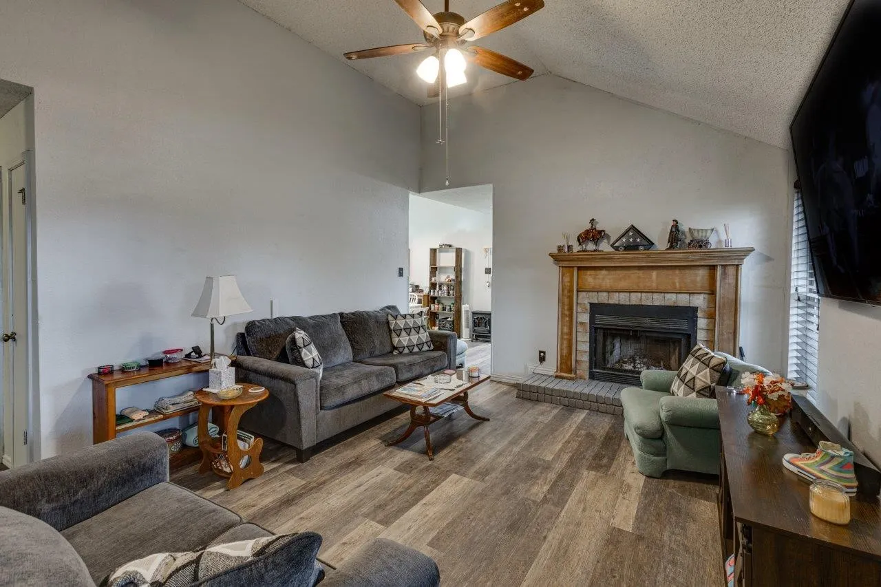 Single Family Residence For Sale in Dallas County , 613 Purple Sage Trail, Mesquite, Texas 75149, 3 Bedroom, 2 Bathroom, 2 Garage spaces, 1,241 Sqft, built in 1983, mls#21296501, Real Estate Agent in Mesquite, Homes For Sale in Dallas county, Homes For Sale in Mesquite, Realtor in Mesquite Texas, Real Estate Brokerage Independent Realty Texas, Luminita Cordes Realtor