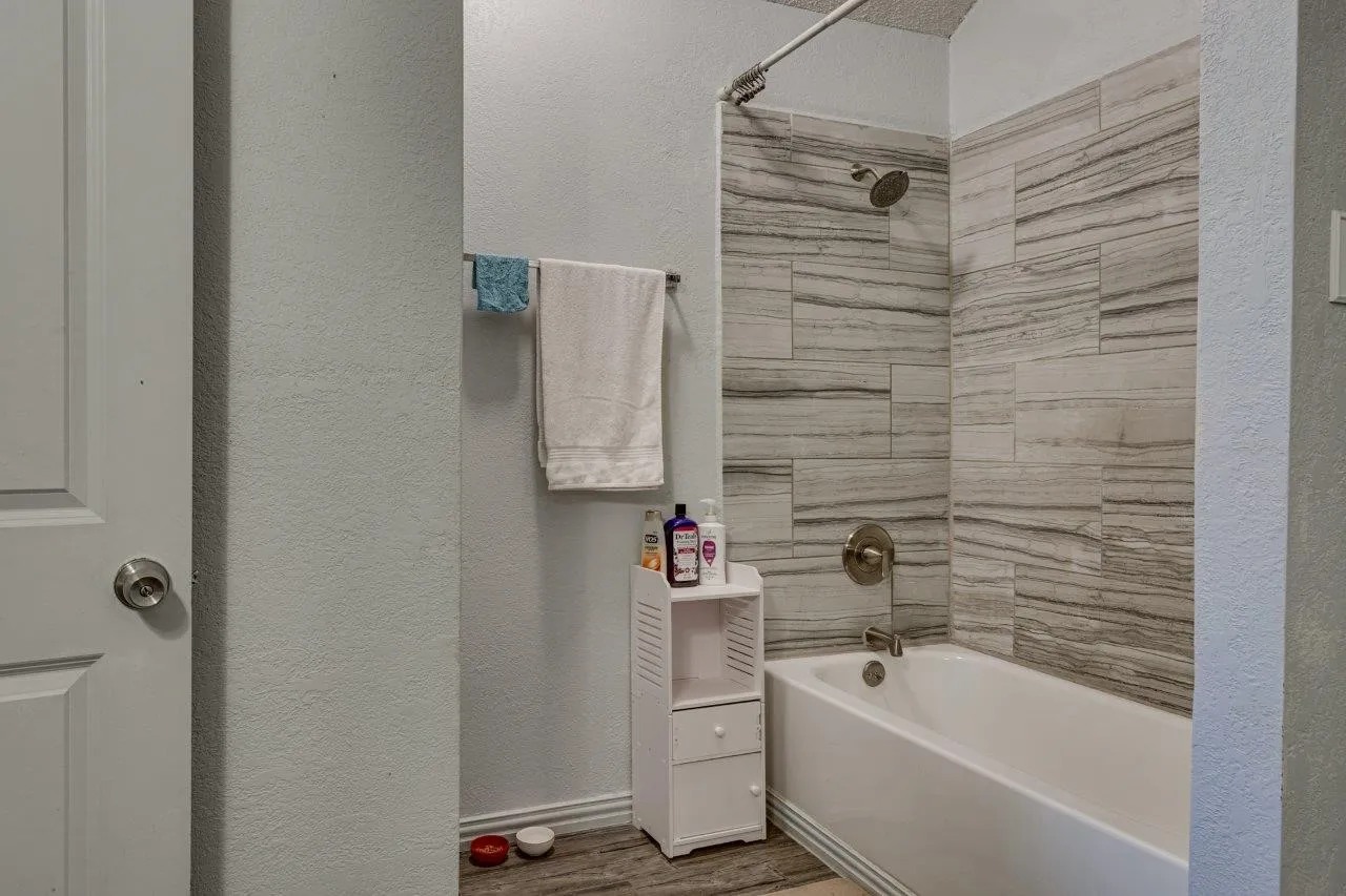 Single Family Residence For Sale in Dallas County , 613 Purple Sage Trail, Mesquite, Texas 75149, 3 Bedroom, 2 Bathroom, 2 Garage spaces, 1,241 Sqft, built in 1983, mls#21296501, Real Estate Agent in Mesquite, Homes For Sale in Dallas county, Homes For Sale in Mesquite, Realtor in Mesquite Texas, Real Estate Brokerage Independent Realty Texas, Luminita Cordes Realtor