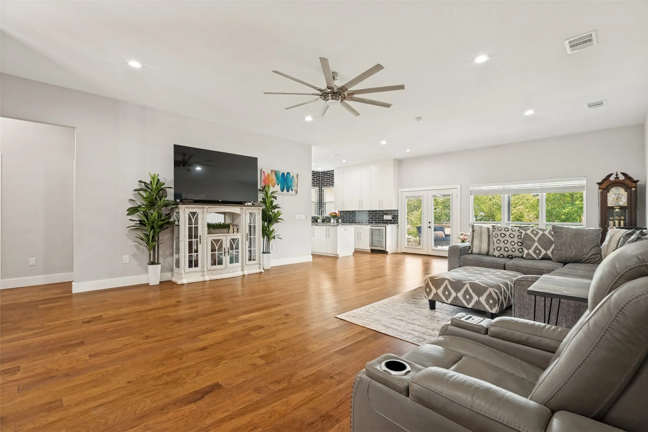 Single Family Residence For Sale in Henderson County , 109 Autumn Wood Trail, Gun Barrel City, Texas 75156, 4 Bedroom, 2 Bathroom, 2 Garage spaces, 1,915 Sqft, built in 2022, mls#21275972, Real Estate Agent in Gun Barrel City, Homes For Sale in Henderson county, Homes For Sale in Gun Barrel City, Realtor in Gun Barrel City Texas, Real Estate Brokerage Independent Realty Texas, Luminita Cordes Realtor