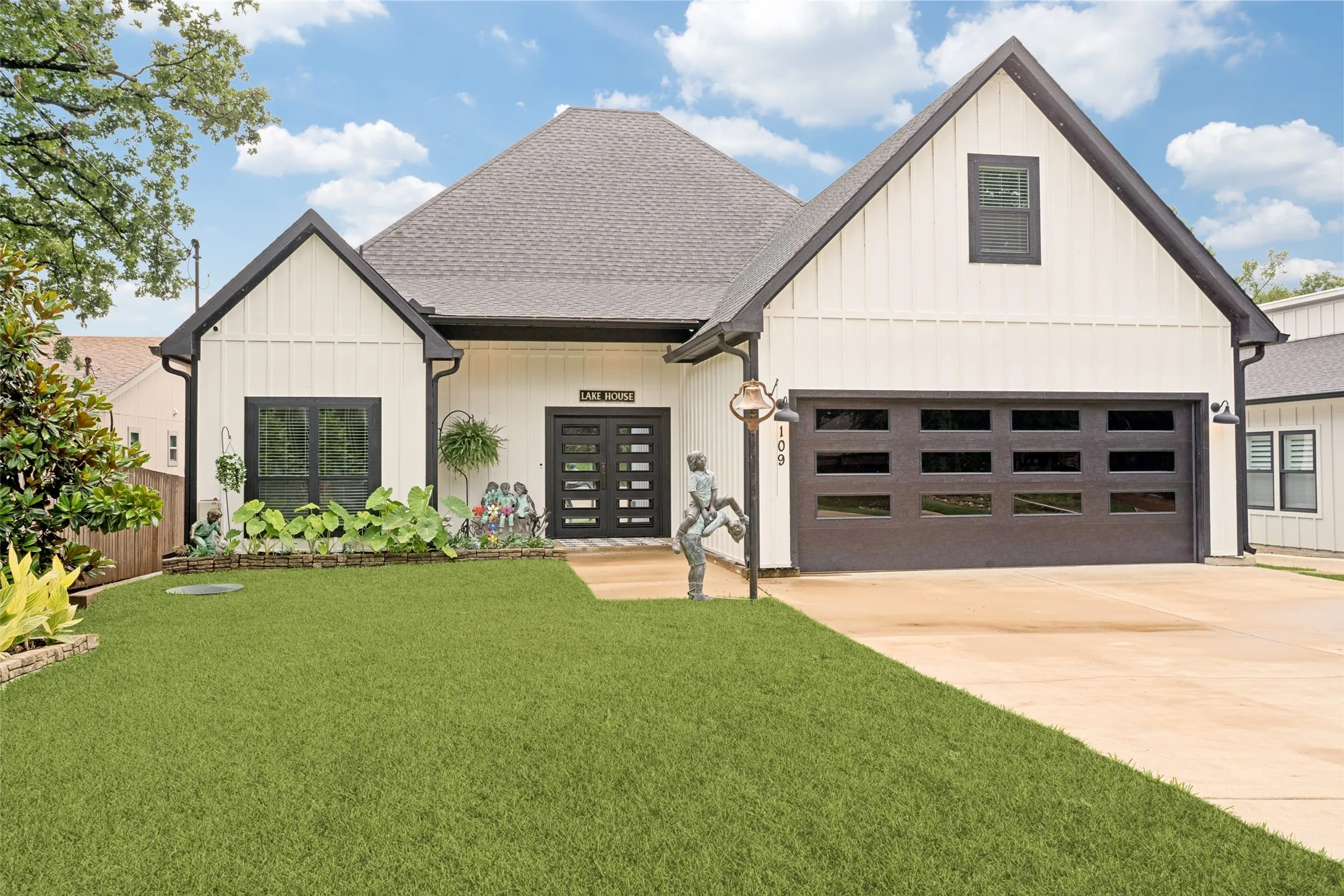 Single Family Residence For Sale in Henderson County , 109 Autumn Wood Trail, Gun Barrel City, Texas 75156, 4 Bedroom, 2 Bathroom, 2 Garage spaces, 1,915 Sqft, built in 2022, mls#21275972, Real Estate Agent in Gun Barrel City, Homes For Sale in Henderson county, Homes For Sale in Gun Barrel City, Realtor in Gun Barrel City Texas, Real Estate Brokerage Independent Realty Texas, Luminita Cordes Realtor