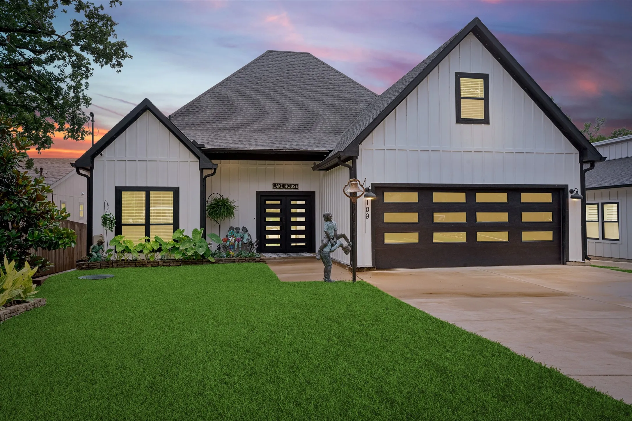 Single Family Residence For Sale in Henderson County , 109 Autumn Wood Trail, Gun Barrel City, Texas 75156, 4 Bedroom, 2 Bathroom, 2 Garage spaces, 1,915 Sqft, built in 2022, mls#21275972, Real Estate Agent in Gun Barrel City, Homes For Sale in Henderson county, Homes For Sale in Gun Barrel City, Realtor in Gun Barrel City Texas, Real Estate Brokerage Independent Realty Texas, Luminita Cordes Realtor