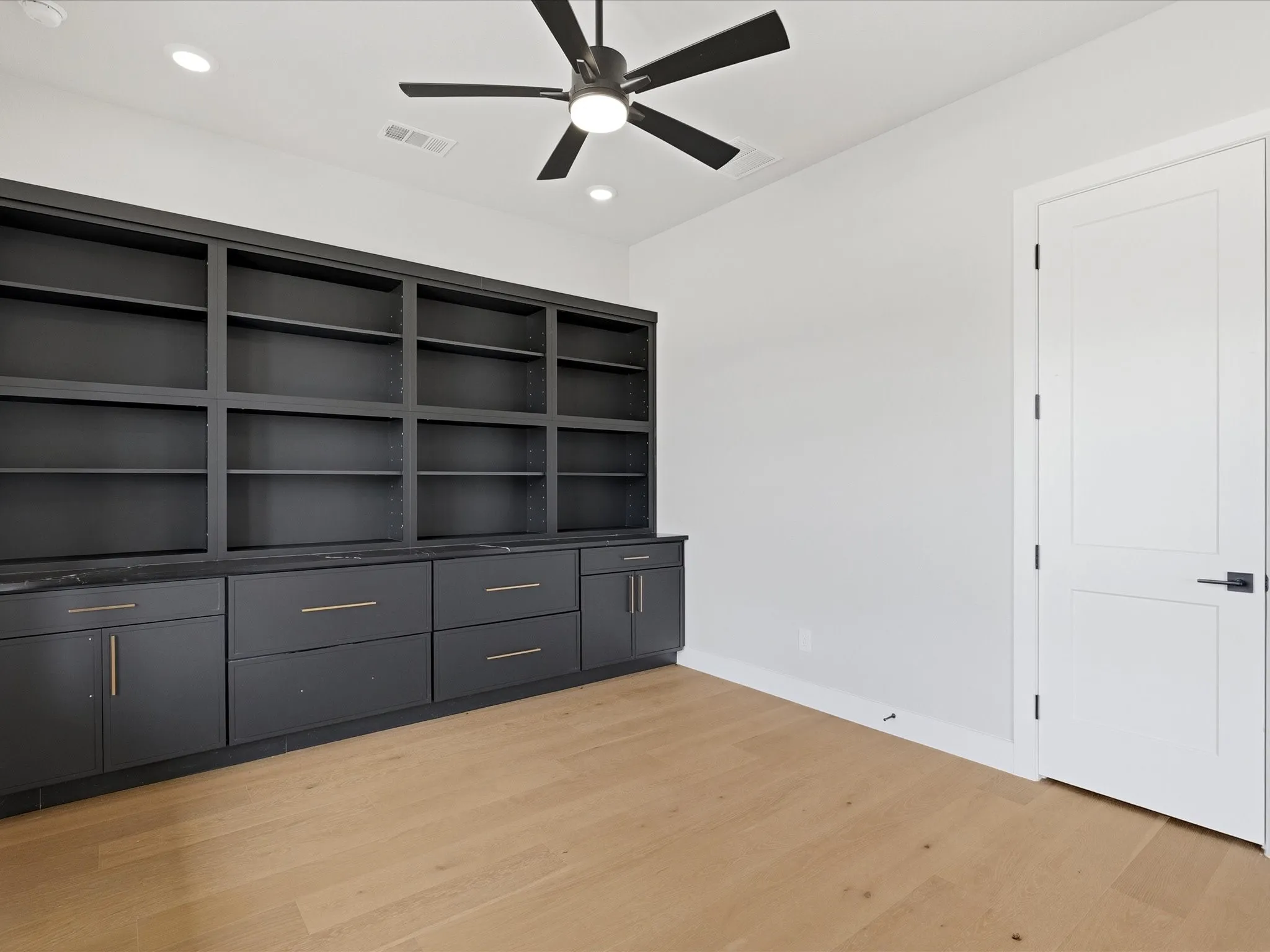 Single Family Residence For Sale in Collin County , 3012 Jenkins Hill, Anna, Texas 75409, 5 Bedroom, 6 Bathroom, 4 Garage spaces, 5,819 Sqft, built in 2025, mls#21212025, Real Estate Agent in Anna, Homes For Sale in Collin county, Homes For Sale in Anna, Realtor in Anna Texas, Real Estate Brokerage Independent Realty Texas, Luminita Cordes Realtor