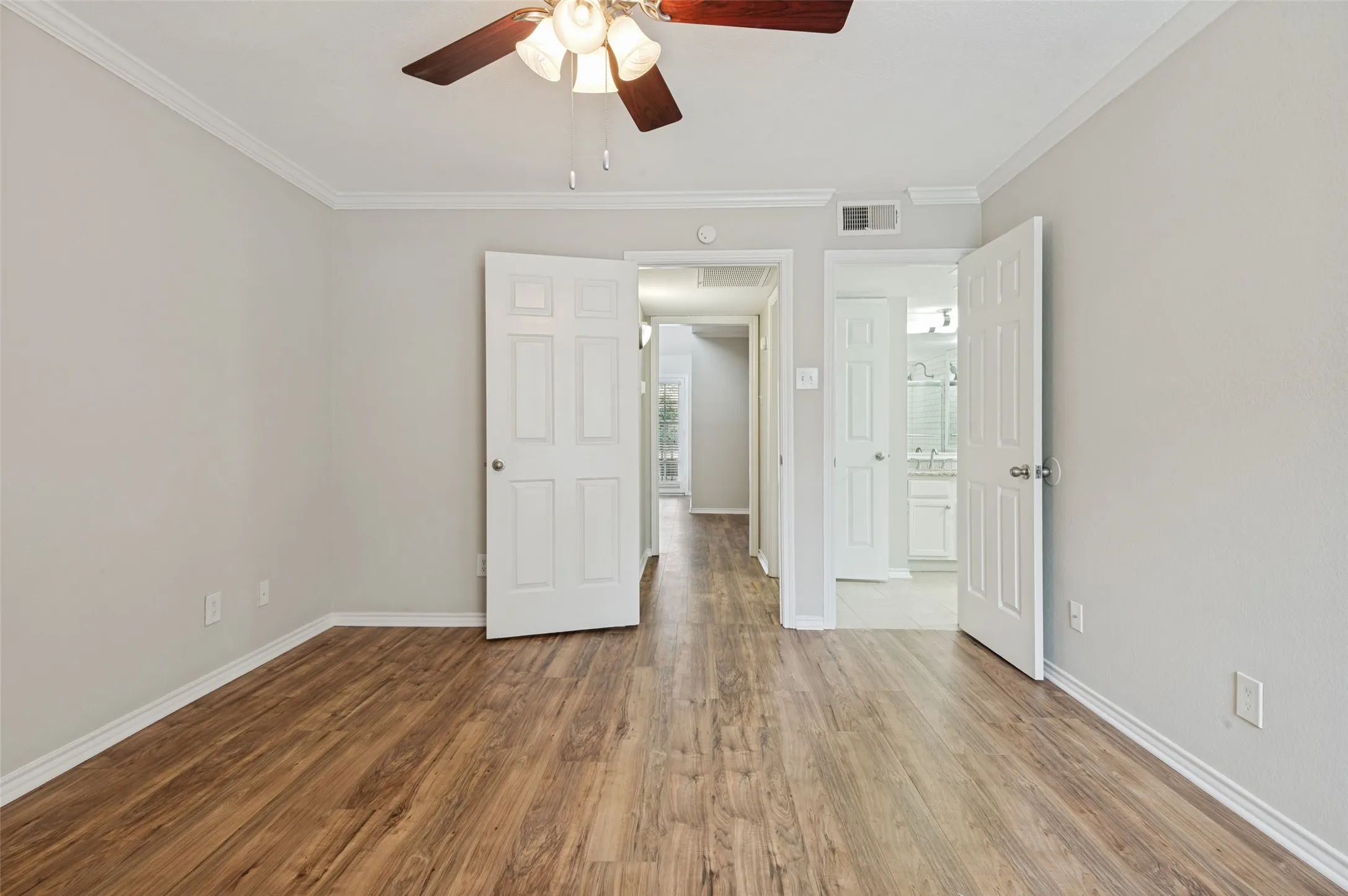Condominium For Sale in Dallas County , 16301 Ledgemont Lane 277, Addison, Texas 75001, 1 Bedroom, 1 Bathroom, Garage spaces, 746 Sqft, built in 1982, mls#21296468, Real Estate Agent in Addison, Homes For Sale in Dallas county, Homes For Sale in Addison, Realtor in Addison Texas, Real Estate Brokerage Independent Realty Texas, Luminita Cordes Realtor