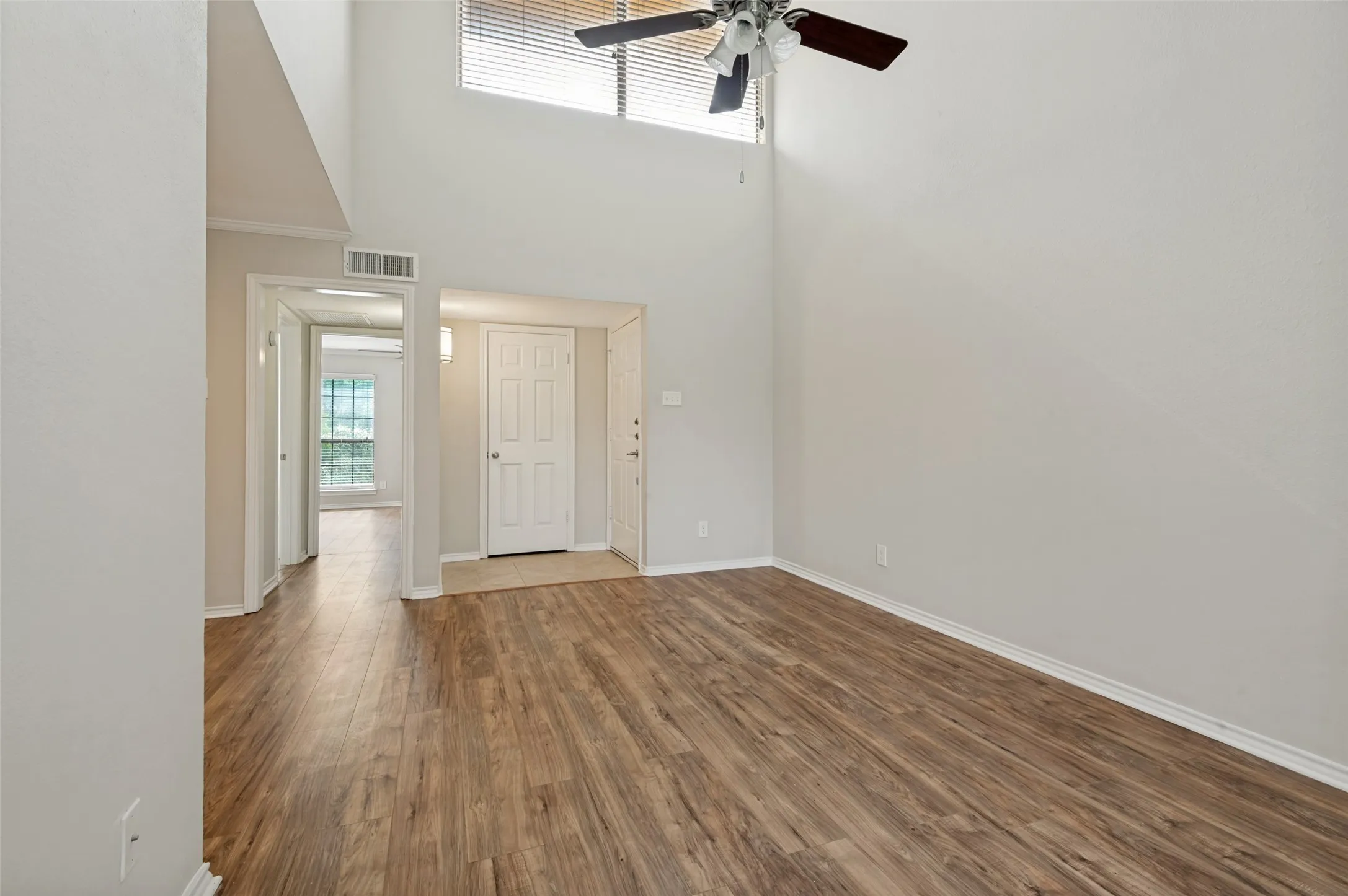Condominium For Sale in Dallas County , 16301 Ledgemont Lane 277, Addison, Texas 75001, 1 Bedroom, 1 Bathroom, Garage spaces, 746 Sqft, built in 1982, mls#21296468, Real Estate Agent in Addison, Homes For Sale in Dallas county, Homes For Sale in Addison, Realtor in Addison Texas, Real Estate Brokerage Independent Realty Texas, Luminita Cordes Realtor
