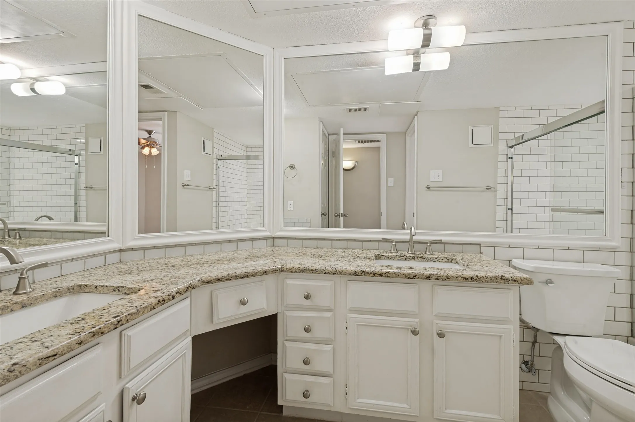 Condominium For Sale in Dallas County , 16301 Ledgemont Lane 277, Addison, Texas 75001, 1 Bedroom, 1 Bathroom, Garage spaces, 746 Sqft, built in 1982, mls#21296468, Real Estate Agent in Addison, Homes For Sale in Dallas county, Homes For Sale in Addison, Realtor in Addison Texas, Real Estate Brokerage Independent Realty Texas, Luminita Cordes Realtor