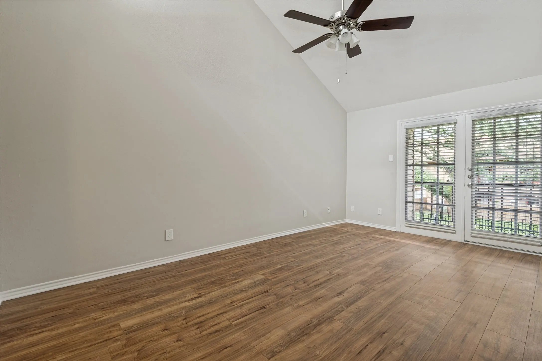 Condominium For Sale in Dallas County , 16301 Ledgemont Lane 277, Addison, Texas 75001, 1 Bedroom, 1 Bathroom, Garage spaces, 746 Sqft, built in 1982, mls#21296468, Real Estate Agent in Addison, Homes For Sale in Dallas county, Homes For Sale in Addison, Realtor in Addison Texas, Real Estate Brokerage Independent Realty Texas, Luminita Cordes Realtor
