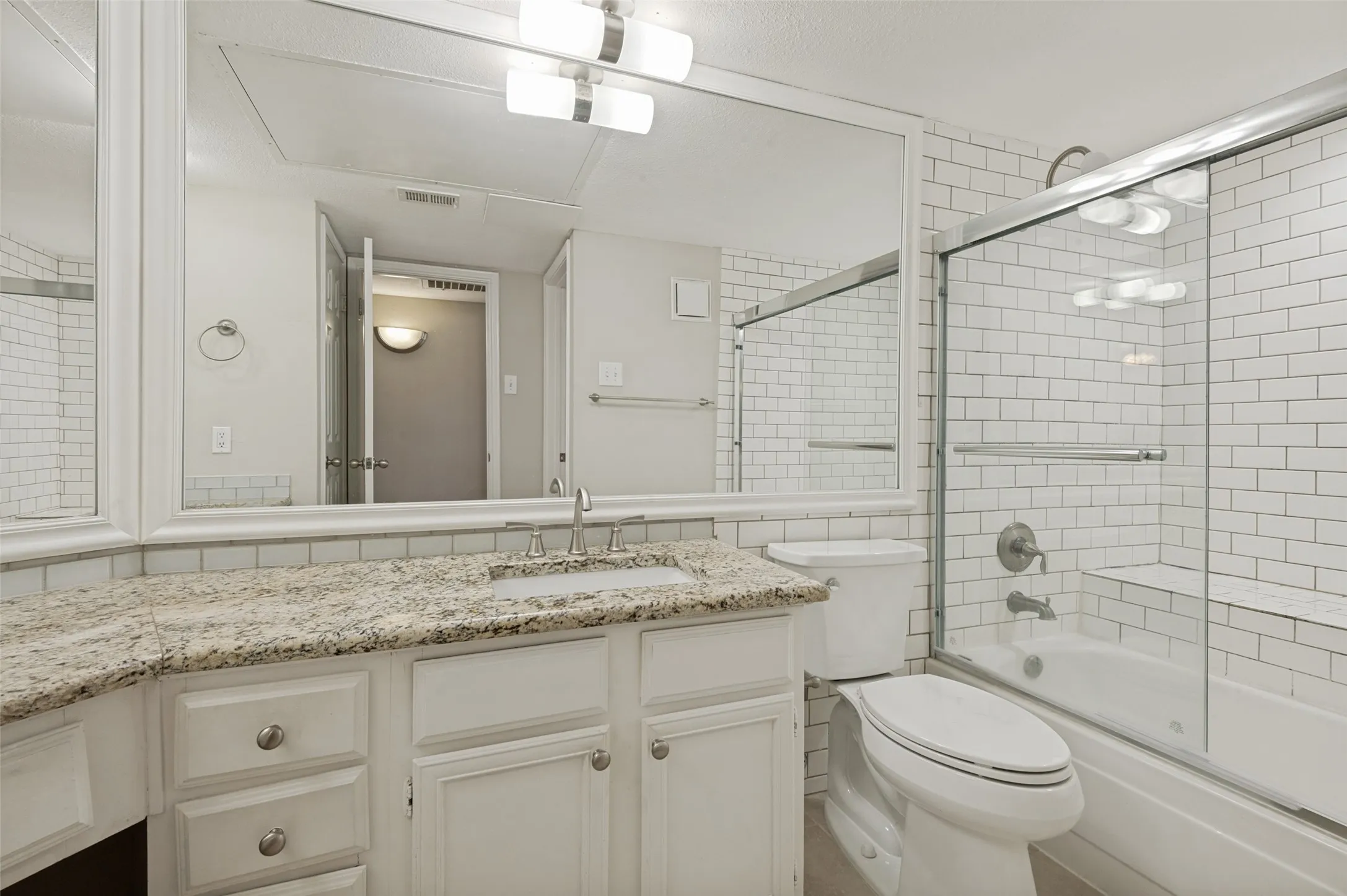 Condominium For Sale in Dallas County , 16301 Ledgemont Lane 277, Addison, Texas 75001, 1 Bedroom, 1 Bathroom, Garage spaces, 746 Sqft, built in 1982, mls#21296468, Real Estate Agent in Addison, Homes For Sale in Dallas county, Homes For Sale in Addison, Realtor in Addison Texas, Real Estate Brokerage Independent Realty Texas, Luminita Cordes Realtor