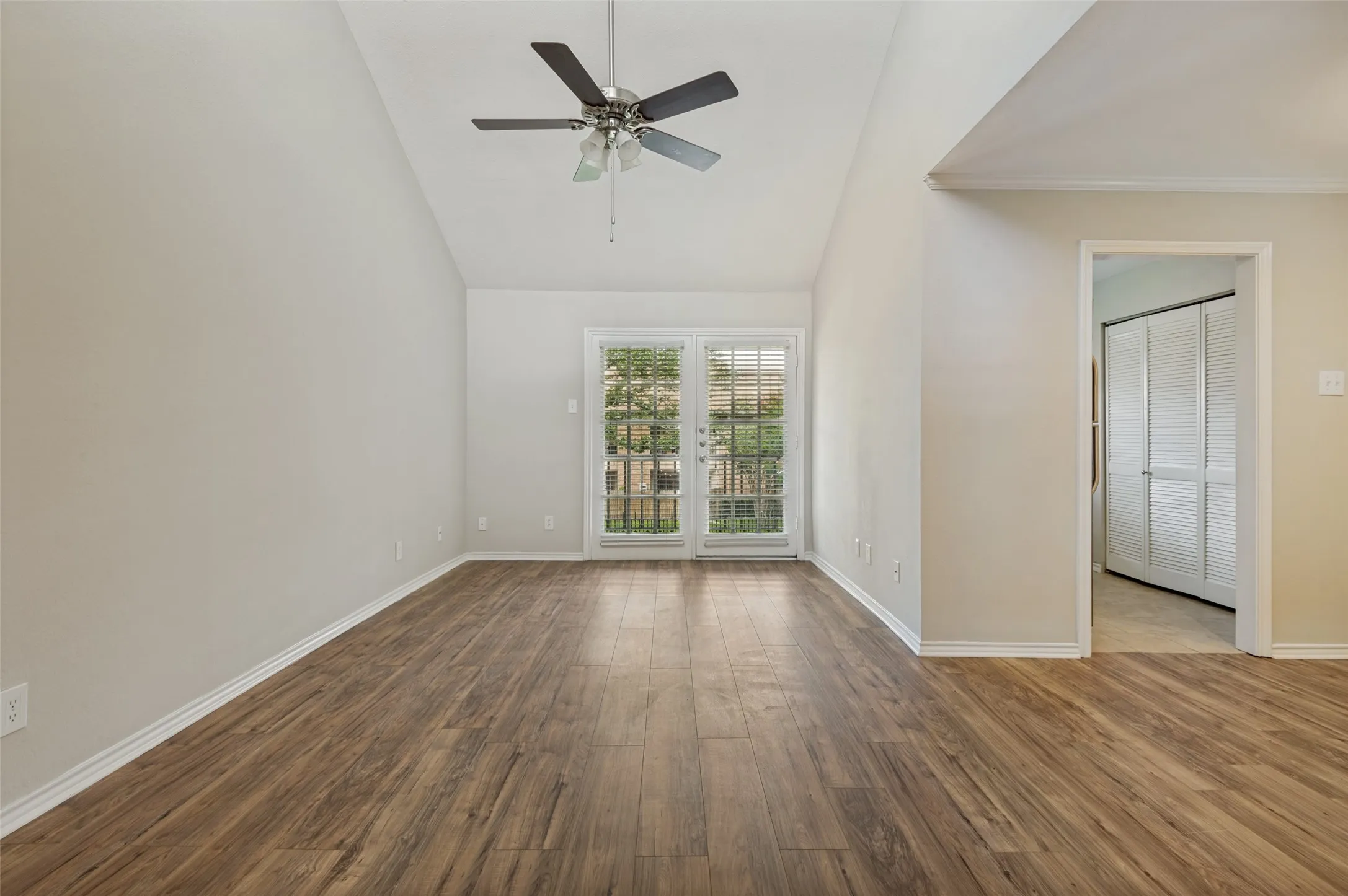 Condominium For Sale in Dallas County , 16301 Ledgemont Lane 277, Addison, Texas 75001, 1 Bedroom, 1 Bathroom, Garage spaces, 746 Sqft, built in 1982, mls#21296468, Real Estate Agent in Addison, Homes For Sale in Dallas county, Homes For Sale in Addison, Realtor in Addison Texas, Real Estate Brokerage Independent Realty Texas, Luminita Cordes Realtor