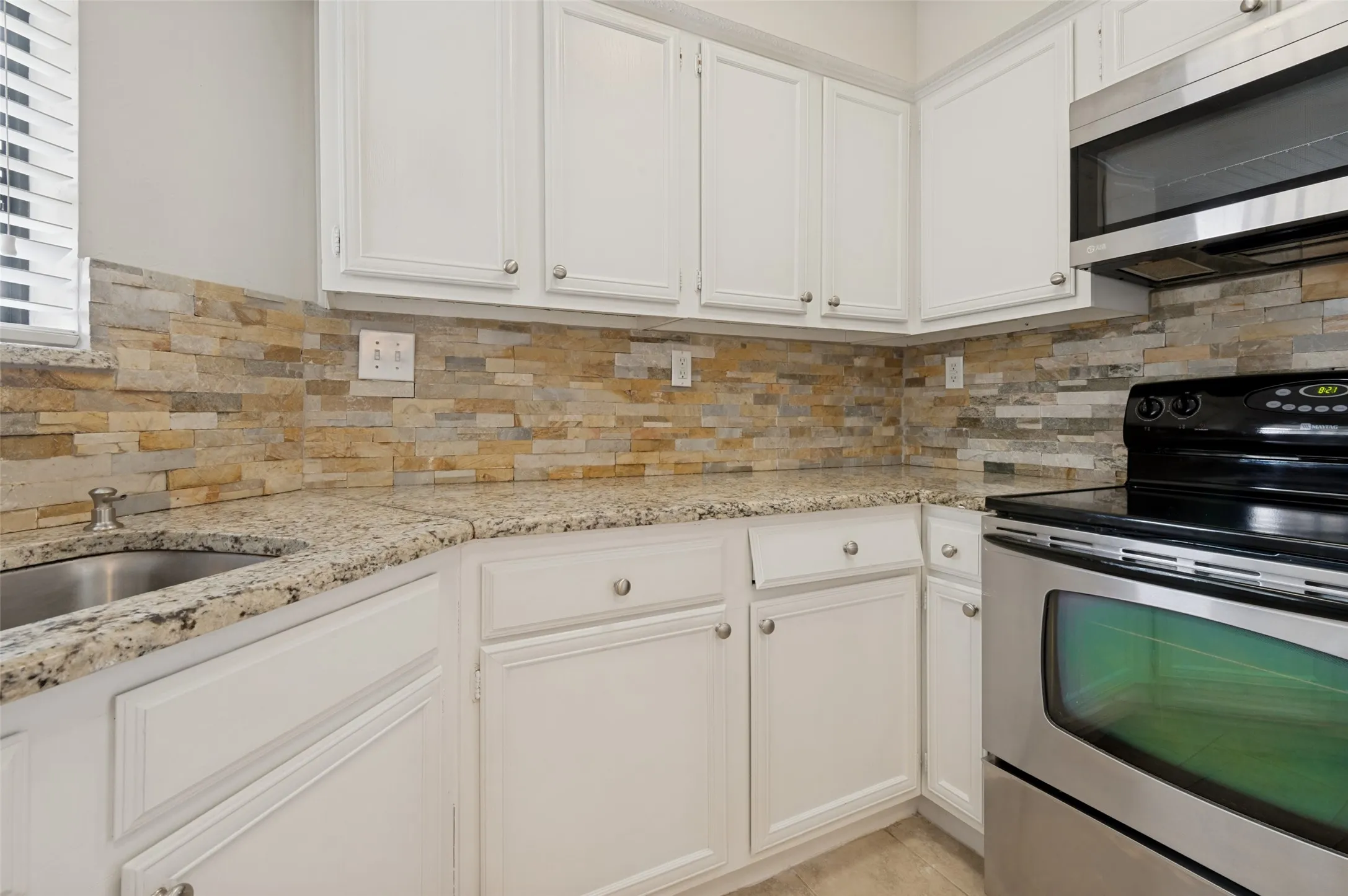 Condominium For Sale in Dallas County , 16301 Ledgemont Lane 277, Addison, Texas 75001, 1 Bedroom, 1 Bathroom, Garage spaces, 746 Sqft, built in 1982, mls#21296468, Real Estate Agent in Addison, Homes For Sale in Dallas county, Homes For Sale in Addison, Realtor in Addison Texas, Real Estate Brokerage Independent Realty Texas, Luminita Cordes Realtor