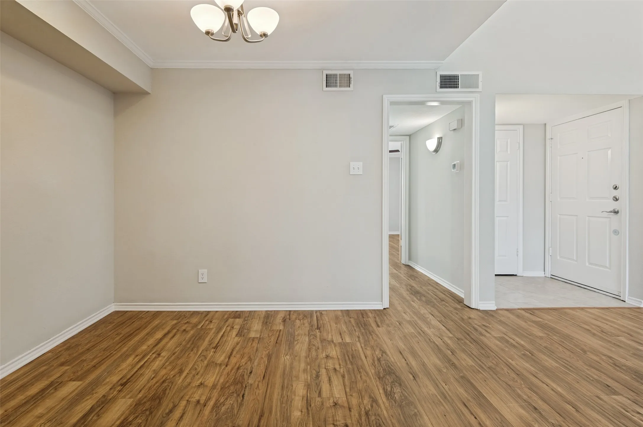 Condominium For Sale in Dallas County , 16301 Ledgemont Lane 277, Addison, Texas 75001, 1 Bedroom, 1 Bathroom, Garage spaces, 746 Sqft, built in 1982, mls#21296468, Real Estate Agent in Addison, Homes For Sale in Dallas county, Homes For Sale in Addison, Realtor in Addison Texas, Real Estate Brokerage Independent Realty Texas, Luminita Cordes Realtor