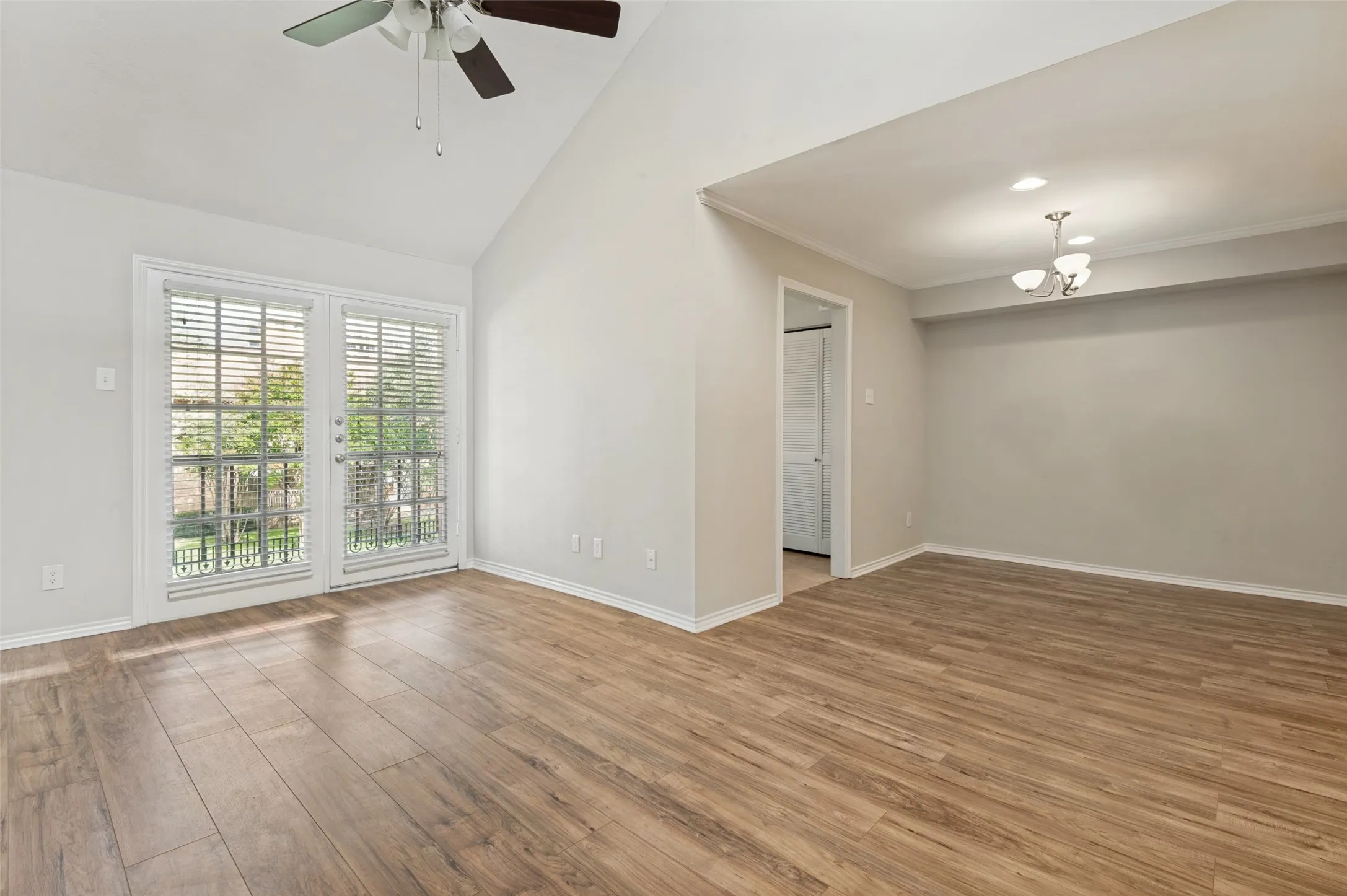 Condominium For Sale in Dallas County , 16301 Ledgemont Lane 277, Addison, Texas 75001, 1 Bedroom, 1 Bathroom, Garage spaces, 746 Sqft, built in 1982, mls#21296468, Real Estate Agent in Addison, Homes For Sale in Dallas county, Homes For Sale in Addison, Realtor in Addison Texas, Real Estate Brokerage Independent Realty Texas, Luminita Cordes Realtor