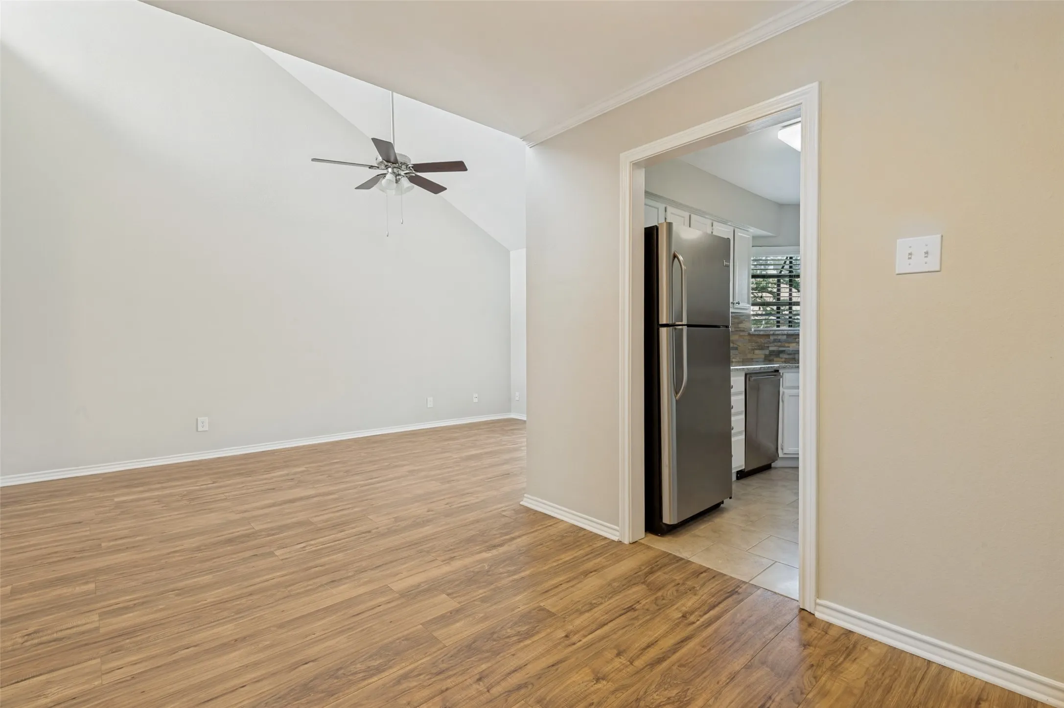 Condominium For Sale in Dallas County , 16301 Ledgemont Lane 277, Addison, Texas 75001, 1 Bedroom, 1 Bathroom, Garage spaces, 746 Sqft, built in 1982, mls#21296468, Real Estate Agent in Addison, Homes For Sale in Dallas county, Homes For Sale in Addison, Realtor in Addison Texas, Real Estate Brokerage Independent Realty Texas, Luminita Cordes Realtor
