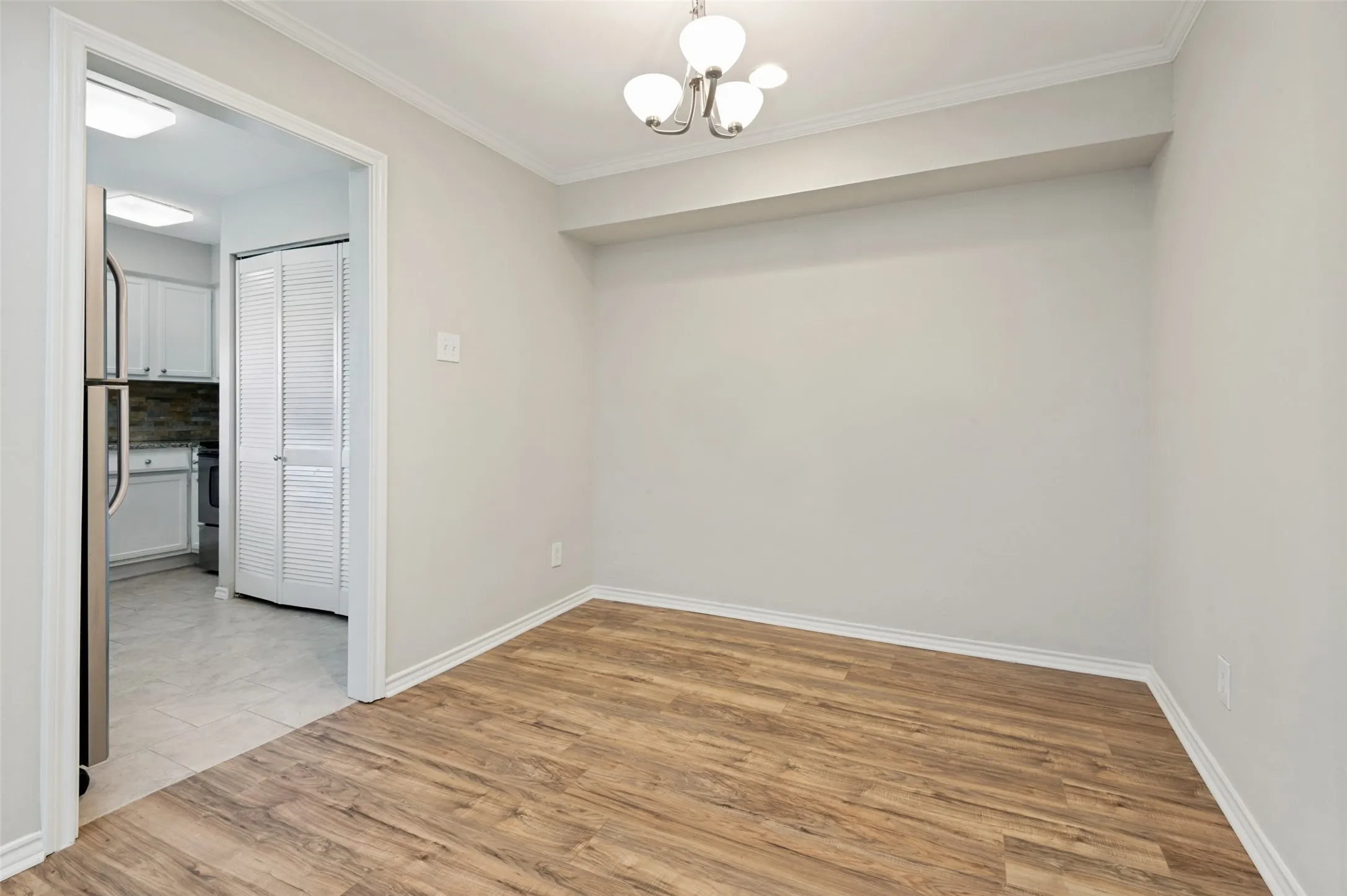 Condominium For Sale in Dallas County , 16301 Ledgemont Lane 277, Addison, Texas 75001, 1 Bedroom, 1 Bathroom, Garage spaces, 746 Sqft, built in 1982, mls#21296468, Real Estate Agent in Addison, Homes For Sale in Dallas county, Homes For Sale in Addison, Realtor in Addison Texas, Real Estate Brokerage Independent Realty Texas, Luminita Cordes Realtor