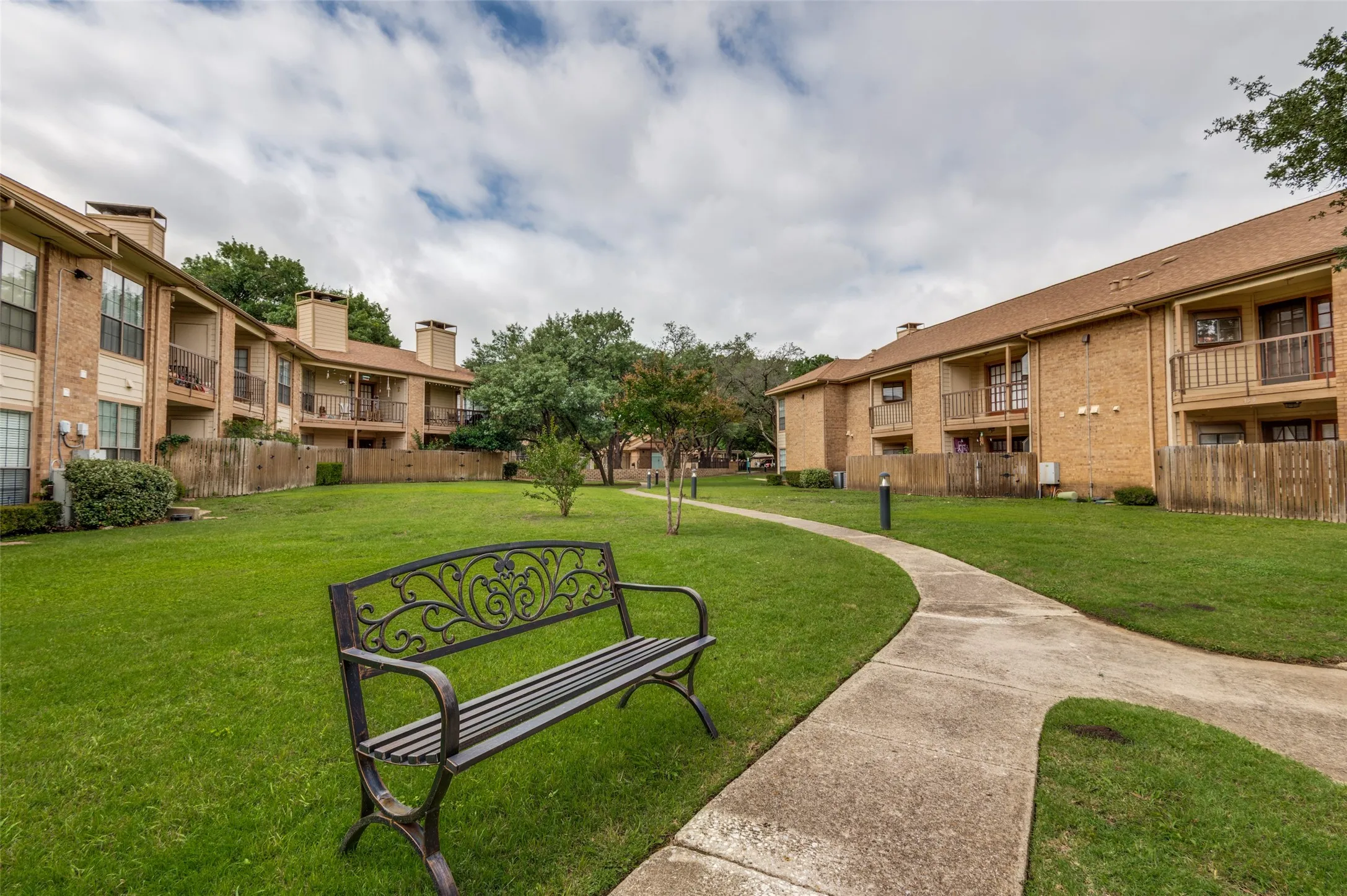 Condominium For Sale in Dallas County , 16301 Ledgemont Lane 277, Addison, Texas 75001, 1 Bedroom, 1 Bathroom, Garage spaces, 746 Sqft, built in 1982, mls#21296468, Real Estate Agent in Addison, Homes For Sale in Dallas county, Homes For Sale in Addison, Realtor in Addison Texas, Real Estate Brokerage Independent Realty Texas, Luminita Cordes Realtor