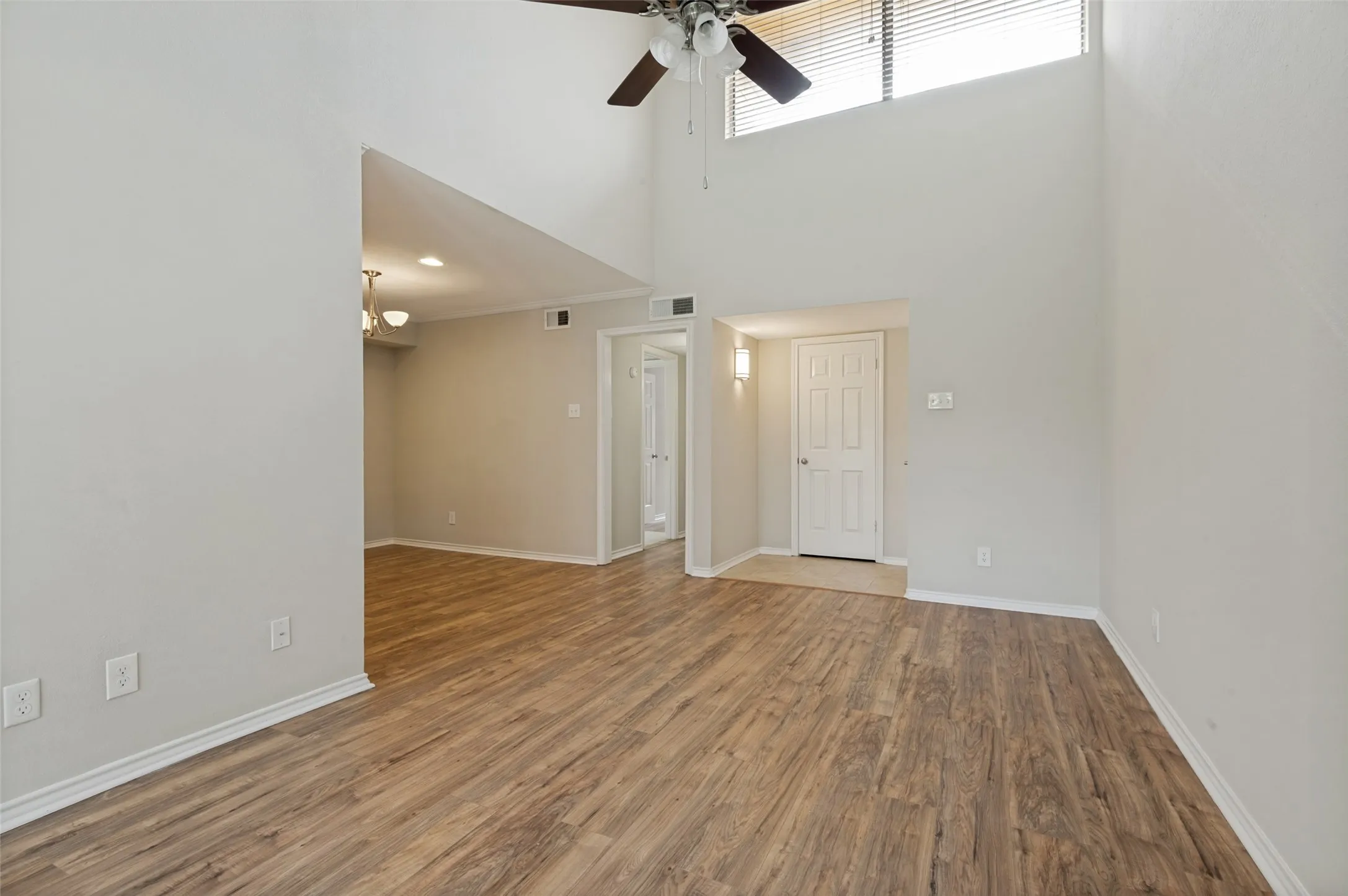 Condominium For Sale in Dallas County , 16301 Ledgemont Lane 277, Addison, Texas 75001, 1 Bedroom, 1 Bathroom, Garage spaces, 746 Sqft, built in 1982, mls#21296468, Real Estate Agent in Addison, Homes For Sale in Dallas county, Homes For Sale in Addison, Realtor in Addison Texas, Real Estate Brokerage Independent Realty Texas, Luminita Cordes Realtor