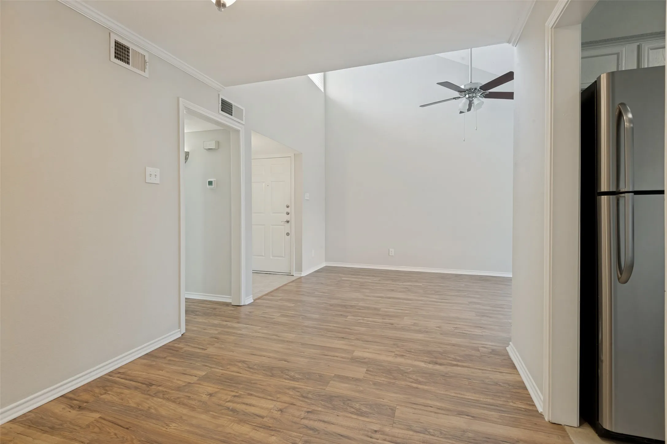 Condominium For Sale in Dallas County , 16301 Ledgemont Lane 277, Addison, Texas 75001, 1 Bedroom, 1 Bathroom, Garage spaces, 746 Sqft, built in 1982, mls#21296468, Real Estate Agent in Addison, Homes For Sale in Dallas county, Homes For Sale in Addison, Realtor in Addison Texas, Real Estate Brokerage Independent Realty Texas, Luminita Cordes Realtor