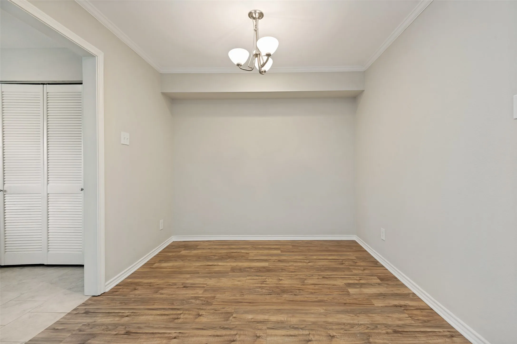 Condominium For Sale in Dallas County , 16301 Ledgemont Lane 277, Addison, Texas 75001, 1 Bedroom, 1 Bathroom, Garage spaces, 746 Sqft, built in 1982, mls#21296468, Real Estate Agent in Addison, Homes For Sale in Dallas county, Homes For Sale in Addison, Realtor in Addison Texas, Real Estate Brokerage Independent Realty Texas, Luminita Cordes Realtor