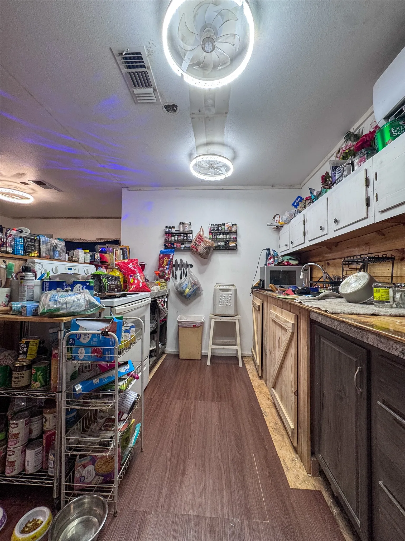 Single Family Residence For Sale in Titus County , 2380 FM 21, Pittsburg, Texas 75686, 3 Bedrooms, 3 Bathrooms, Garage spaces, 3,100 Sqft, built in 2001, Price $150,000, mls#21295643, Real Estate Agent in Pittsburg, Homes For Sale in Titus county, Homes For Sale in Pittsburg, Realtor in Pittsburg Texas, Real Estate Brokerage Independent Realty Texas, Luminita Cordes Realtor