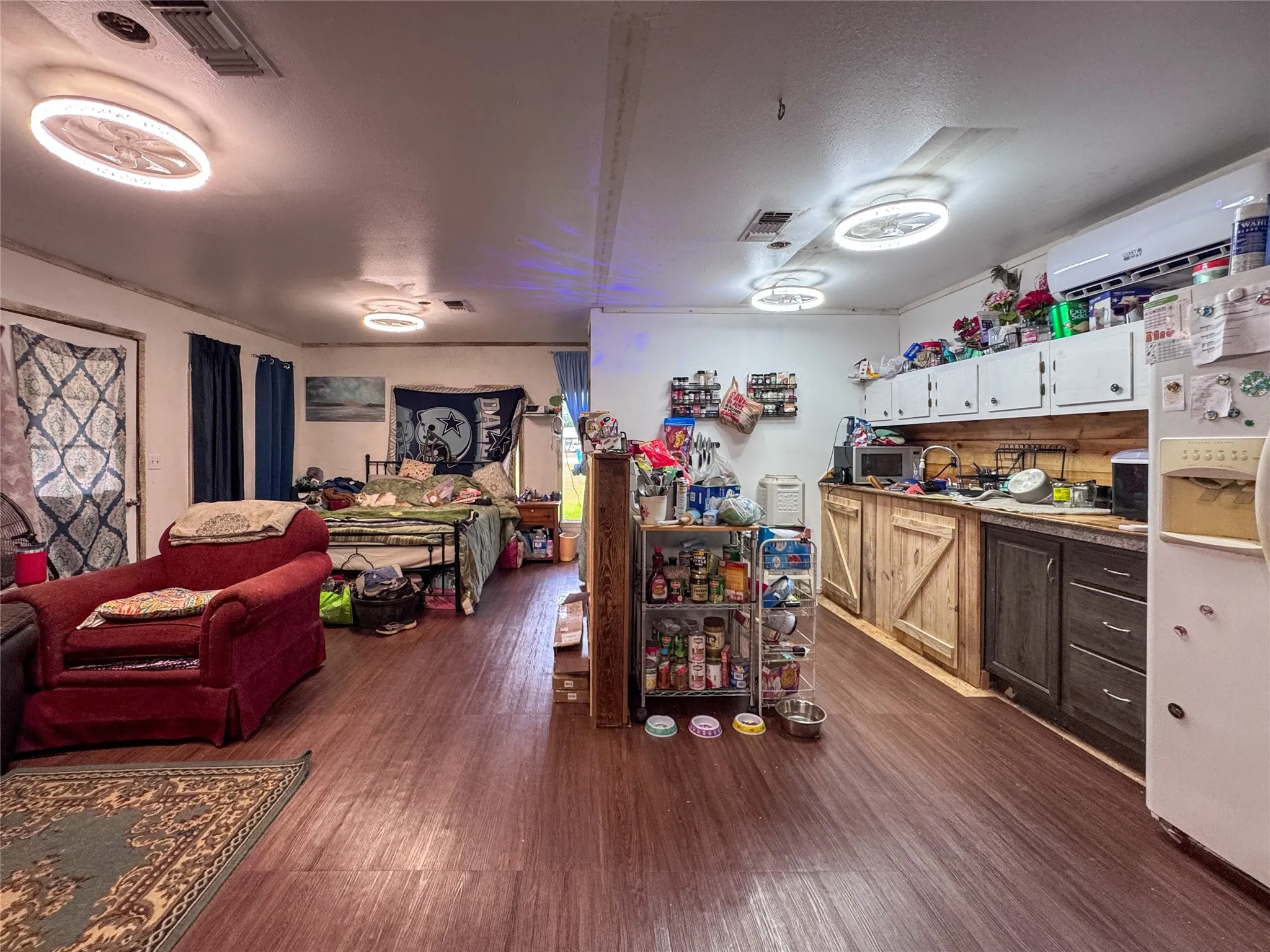 Single Family Residence For Sale in Titus County , 2380 FM 21, Pittsburg, Texas 75686, 3 Bedrooms, 3 Bathrooms, Garage spaces, 3,100 Sqft, built in 2001, Price $150,000, mls#21295643, Real Estate Agent in Pittsburg, Homes For Sale in Titus county, Homes For Sale in Pittsburg, Realtor in Pittsburg Texas, Real Estate Brokerage Independent Realty Texas, Luminita Cordes Realtor
