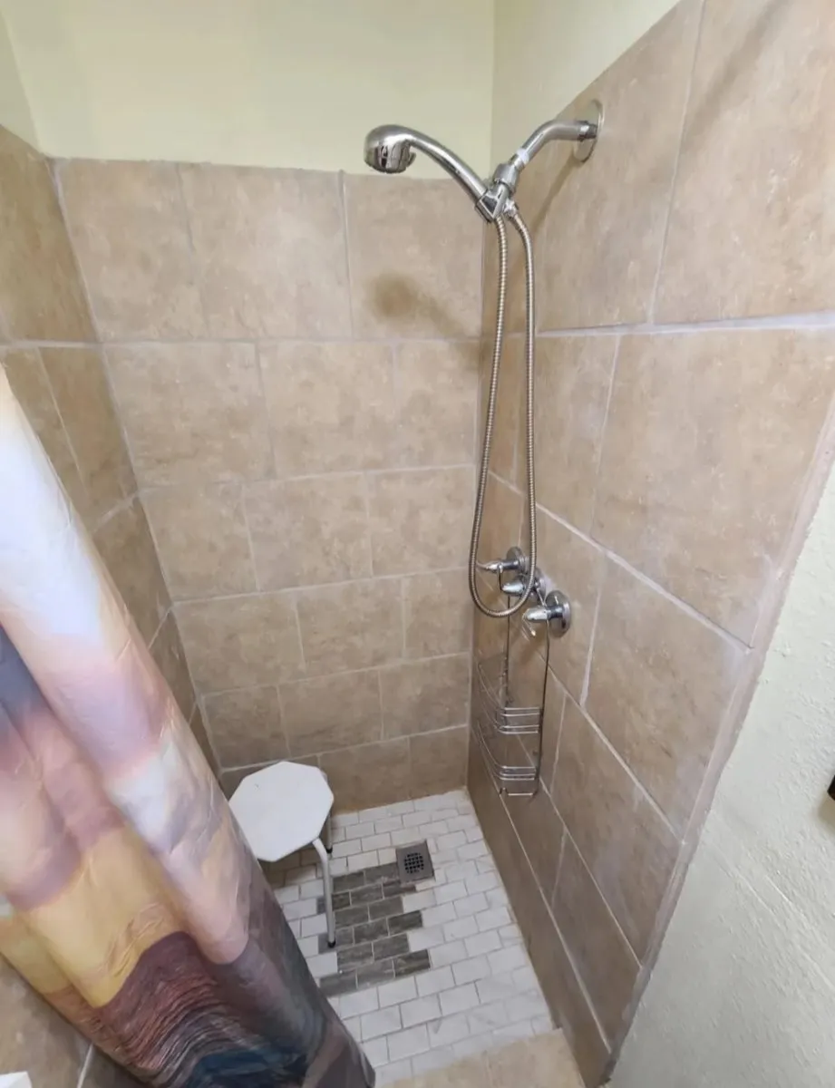 Single Family Residence For Sale in Titus County , 2380 FM 21, Pittsburg, Texas 75686, 3 Bedrooms, 3 Bathrooms, Garage spaces, 3,100 Sqft, built in 2001, Price $150,000, mls#21295643, Real Estate Agent in Pittsburg, Homes For Sale in Titus county, Homes For Sale in Pittsburg, Realtor in Pittsburg Texas, Real Estate Brokerage Independent Realty Texas, Luminita Cordes Realtor