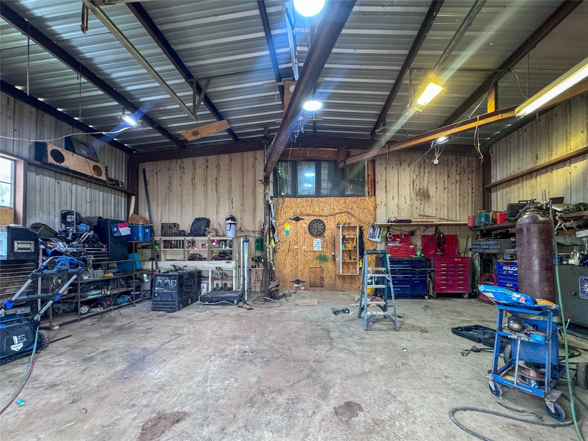 Single Family Residence For Sale in Titus County , 2380 FM 21, Pittsburg, Texas 75686, 3 Bedrooms, 3 Bathrooms, Garage spaces, 3,100 Sqft, built in 2001, Price $150,000, mls#21295643, Real Estate Agent in Pittsburg, Homes For Sale in Titus county, Homes For Sale in Pittsburg, Realtor in Pittsburg Texas, Real Estate Brokerage Independent Realty Texas, Luminita Cordes Realtor