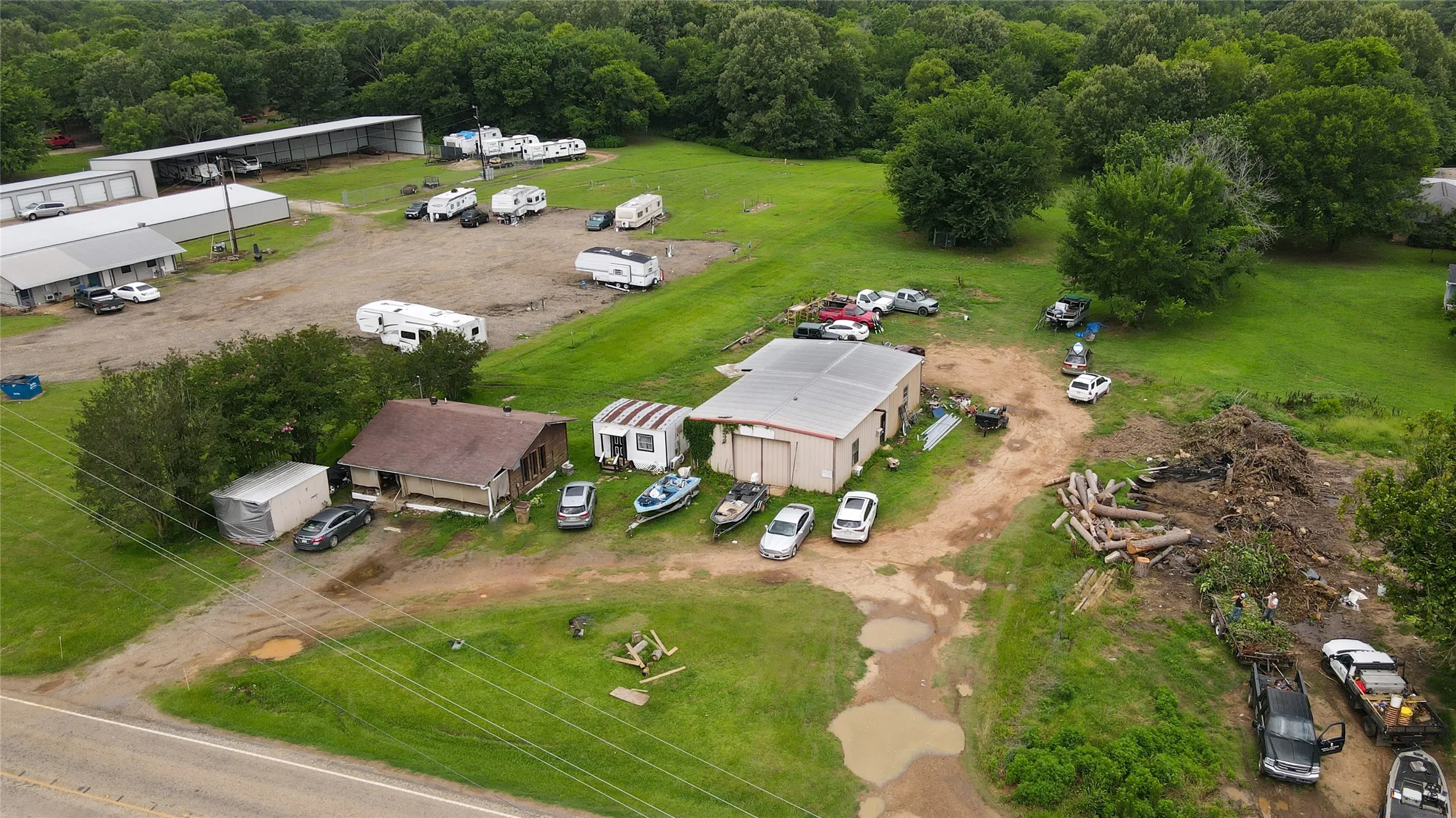 Single Family Residence For Sale in Titus County , 2380 FM 21, Pittsburg, Texas 75686, 3 Bedrooms, 3 Bathrooms, Garage spaces, 3,100 Sqft, built in 2001, Price $150,000, mls#21295643, Real Estate Agent in Pittsburg, Homes For Sale in Titus county, Homes For Sale in Pittsburg, Realtor in Pittsburg Texas, Real Estate Brokerage Independent Realty Texas, Luminita Cordes Realtor