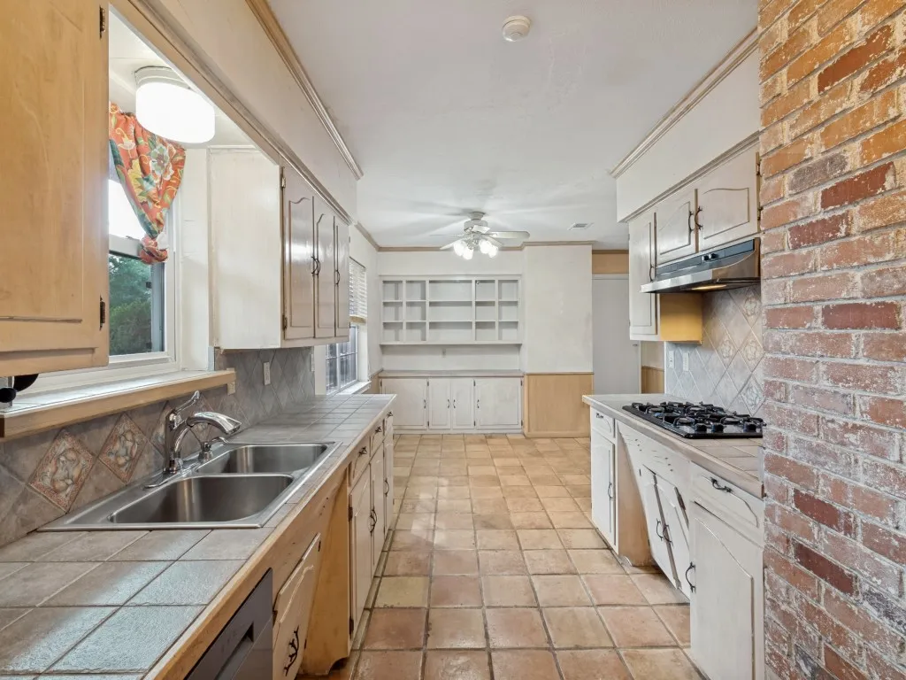 Single Family Residence For Rent in Dallas County , 13607 Rolling Hills Lane, Dallas, Texas 75240, 4 Bedroom, 3 Bathroom, 2 Garage spaces, 2,179 Sqft, built in 1965, mls#21286248, Real Estate Agent in Dallas, Homes For Rent in Dallas county, Homes For Rent in Dallas, Realtor in Dallas Texas, Real Estate Brokerage Independent Realty Texas, Luminita Cordes Realtor