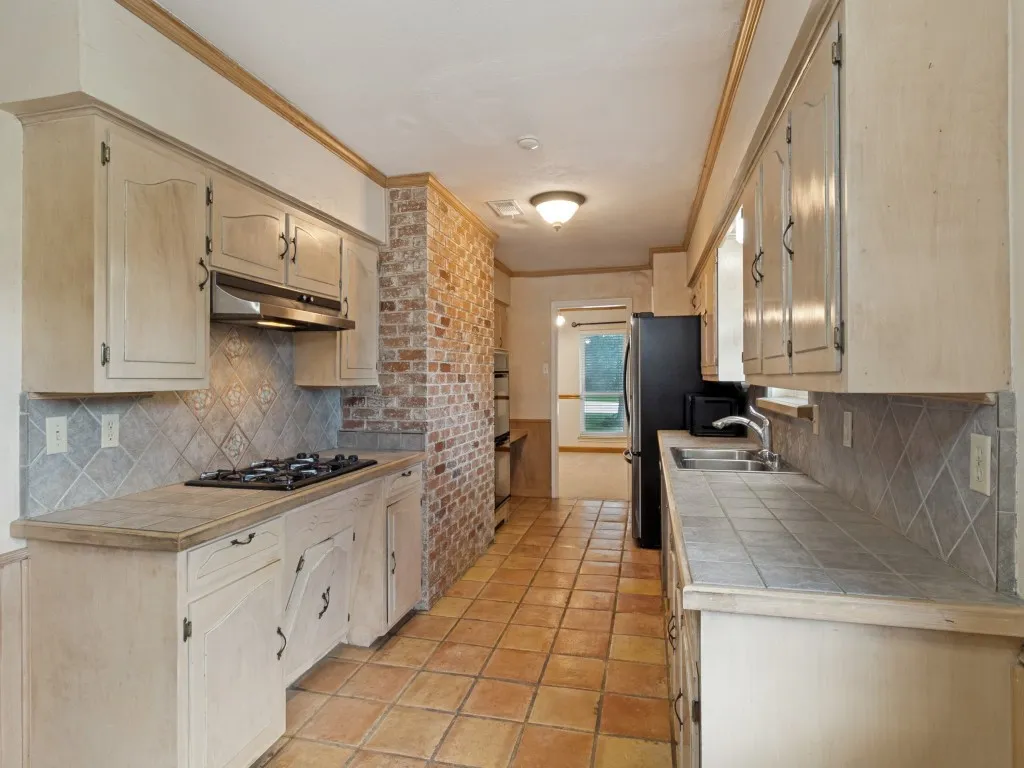Gas stovetop and vent
