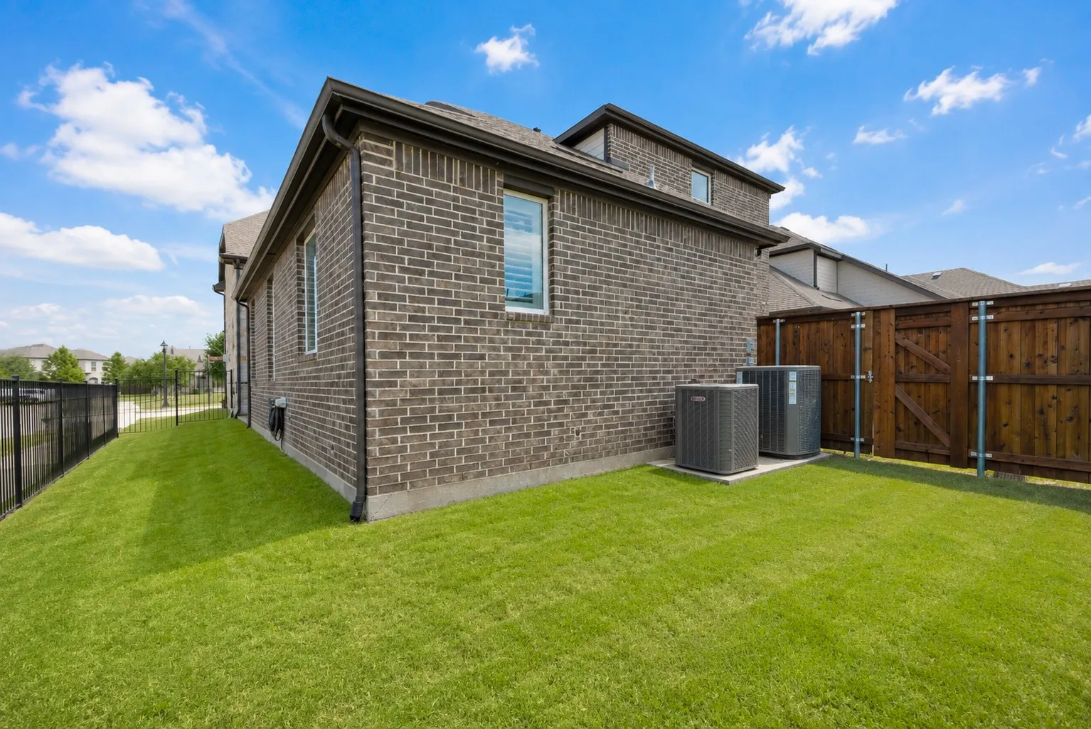 Single Family Residence For Sale in Dallas County , 1571 Amesbury Way, Farmers Branch, Texas 75234, 4 Bedroom, 4 Bathroom, 2 Garage spaces, 3,141 Sqft, built in 2019, mls#21281704, Real Estate Agent in Farmers Branch, Homes For Sale in Dallas county, Homes For Sale in Farmers Branch, Realtor in Farmers Branch Texas, Real Estate Brokerage Independent Realty Texas, Luminita Cordes Realtor