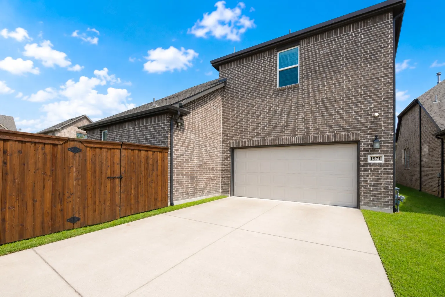 Single Family Residence For Sale in Dallas County , 1571 Amesbury Way, Farmers Branch, Texas 75234, 4 Bedroom, 4 Bathroom, 2 Garage spaces, 3,141 Sqft, built in 2019, mls#21281704, Real Estate Agent in Farmers Branch, Homes For Sale in Dallas county, Homes For Sale in Farmers Branch, Realtor in Farmers Branch Texas, Real Estate Brokerage Independent Realty Texas, Luminita Cordes Realtor
