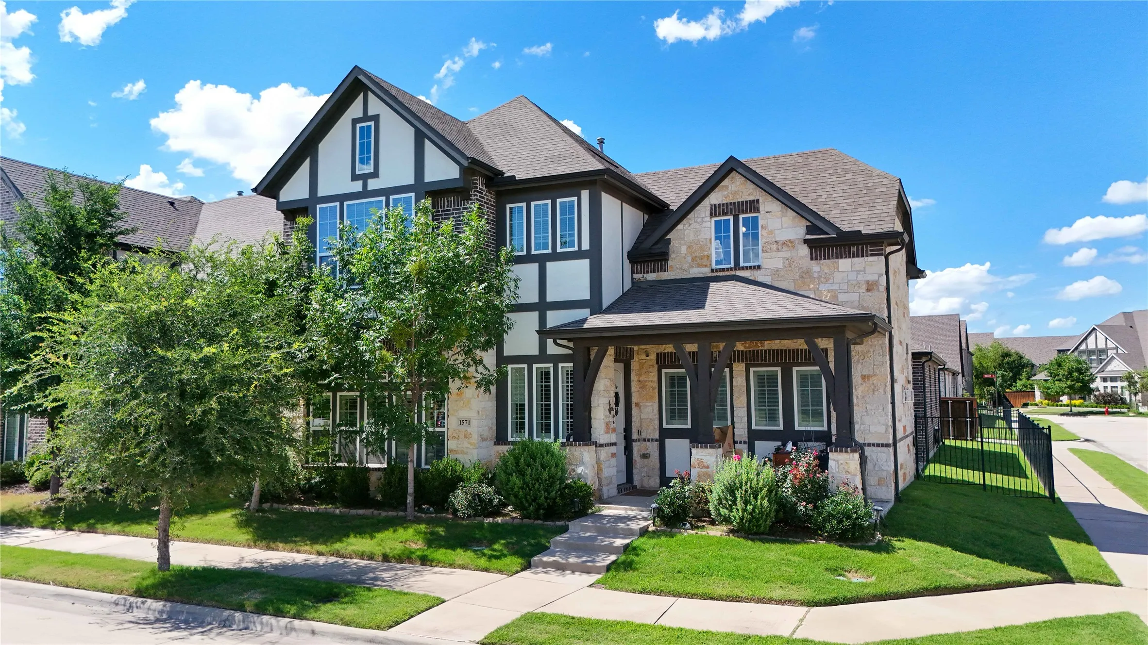 Single Family Residence For Sale in Dallas County , 1571 Amesbury Way, Farmers Branch, Texas 75234, 4 Bedroom, 4 Bathroom, 2 Garage spaces, 3,141 Sqft, built in 2019, mls#21281704, Real Estate Agent in Farmers Branch, Homes For Sale in Dallas county, Homes For Sale in Farmers Branch, Realtor in Farmers Branch Texas, Real Estate Brokerage Independent Realty Texas, Luminita Cordes Realtor