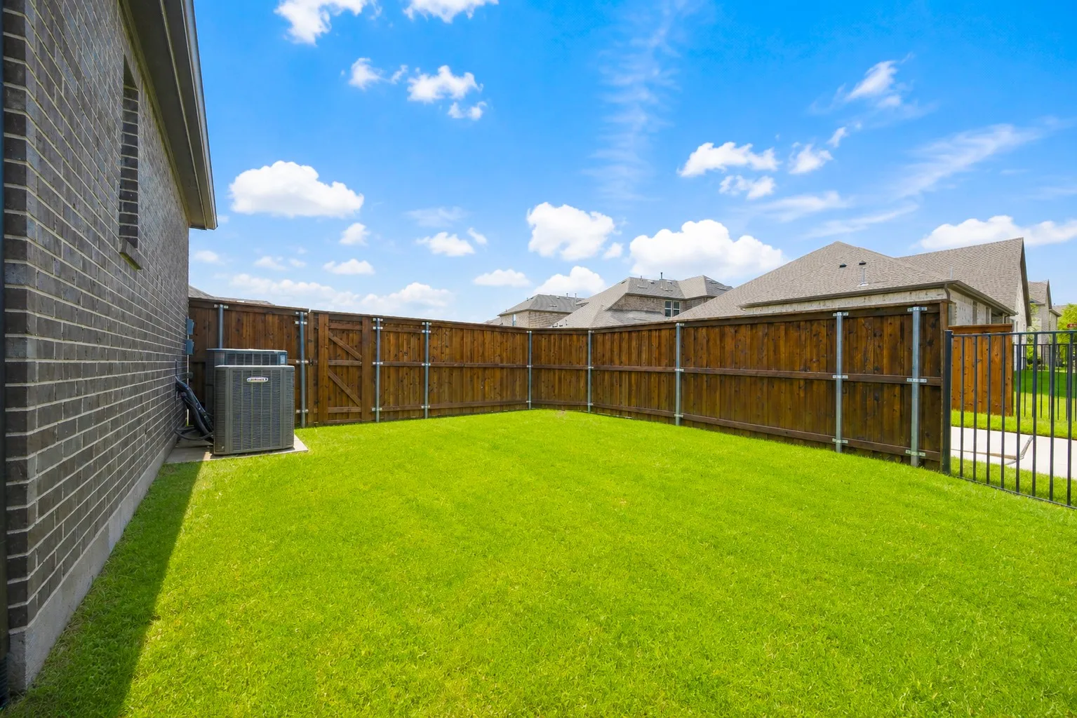 Single Family Residence For Sale in Dallas County , 1571 Amesbury Way, Farmers Branch, Texas 75234, 4 Bedroom, 4 Bathroom, 2 Garage spaces, 3,141 Sqft, built in 2019, mls#21281704, Real Estate Agent in Farmers Branch, Homes For Sale in Dallas county, Homes For Sale in Farmers Branch, Realtor in Farmers Branch Texas, Real Estate Brokerage Independent Realty Texas, Luminita Cordes Realtor