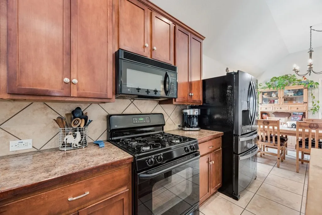 Single Family Residence For Sale in Tarrant County , 13708 Trail Break Drive, Fort Worth, Texas 76052, 3 Bedroom, 2 Bathroom, 2 Garage spaces, 1,664 Sqft, built in 2005, mls#21296500, Real Estate Agent in Fort Worth, Homes For Sale in Tarrant county, Homes For Sale in Fort Worth, Realtor in Fort Worth Texas, Real Estate Brokerage Independent Realty Texas, Luminita Cordes Realtor
