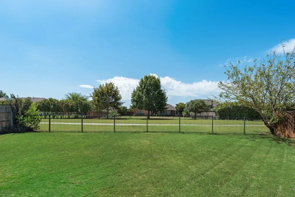 Single Family Residence For Sale in Tarrant County , 13708 Trail Break Drive, Fort Worth, Texas 76052, 3 Bedroom, 2 Bathroom, 2 Garage spaces, 1,664 Sqft, built in 2005, mls#21296500, Real Estate Agent in Fort Worth, Homes For Sale in Tarrant county, Homes For Sale in Fort Worth, Realtor in Fort Worth Texas, Real Estate Brokerage Independent Realty Texas, Luminita Cordes Realtor