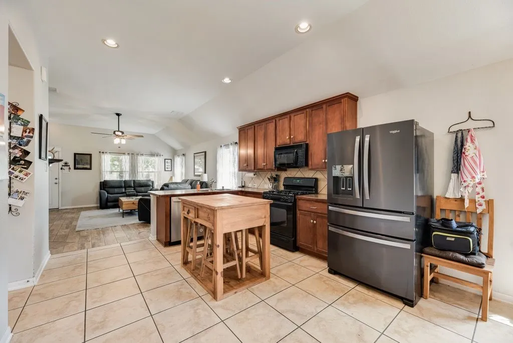 Single Family Residence For Sale in Tarrant County , 13708 Trail Break Drive, Fort Worth, Texas 76052, 3 Bedroom, 2 Bathroom, 2 Garage spaces, 1,664 Sqft, built in 2005, mls#21296500, Real Estate Agent in Fort Worth, Homes For Sale in Tarrant county, Homes For Sale in Fort Worth, Realtor in Fort Worth Texas, Real Estate Brokerage Independent Realty Texas, Luminita Cordes Realtor