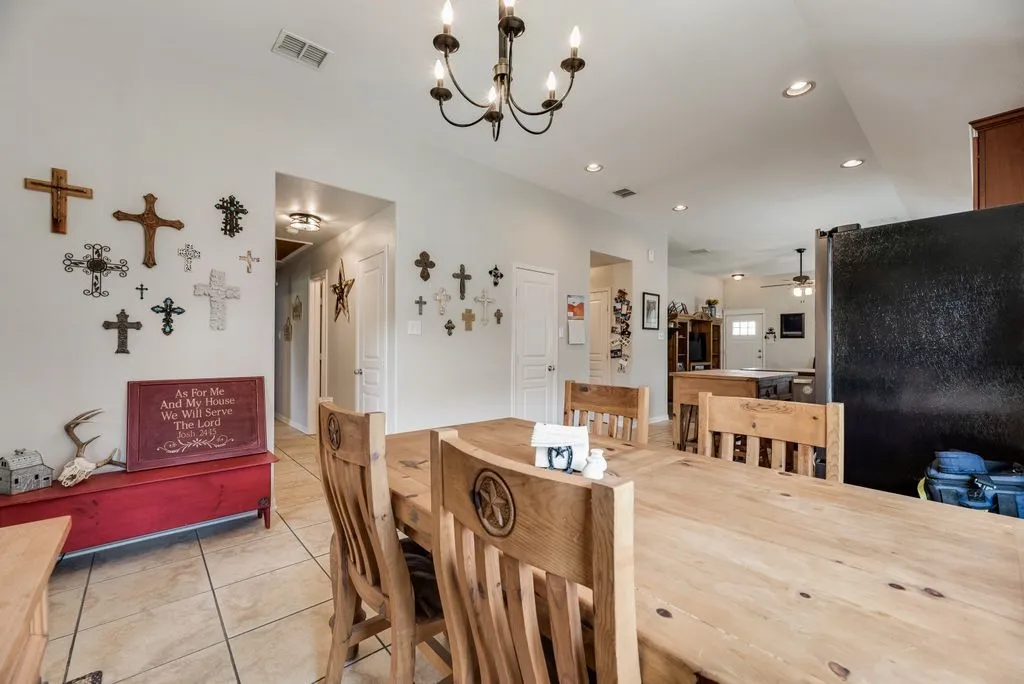 Single Family Residence For Sale in Tarrant County , 13708 Trail Break Drive, Fort Worth, Texas 76052, 3 Bedroom, 2 Bathroom, 2 Garage spaces, 1,664 Sqft, built in 2005, mls#21296500, Real Estate Agent in Fort Worth, Homes For Sale in Tarrant county, Homes For Sale in Fort Worth, Realtor in Fort Worth Texas, Real Estate Brokerage Independent Realty Texas, Luminita Cordes Realtor