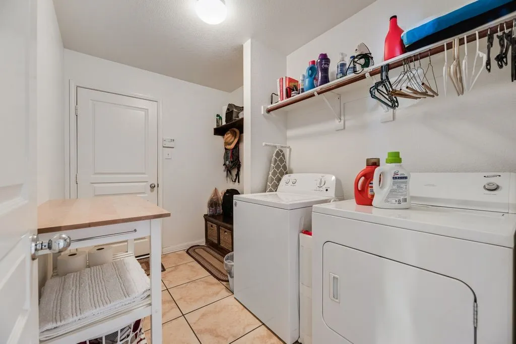 Single Family Residence For Sale in Tarrant County , 13708 Trail Break Drive, Fort Worth, Texas 76052, 3 Bedroom, 2 Bathroom, 2 Garage spaces, 1,664 Sqft, built in 2005, mls#21296500, Real Estate Agent in Fort Worth, Homes For Sale in Tarrant county, Homes For Sale in Fort Worth, Realtor in Fort Worth Texas, Real Estate Brokerage Independent Realty Texas, Luminita Cordes Realtor